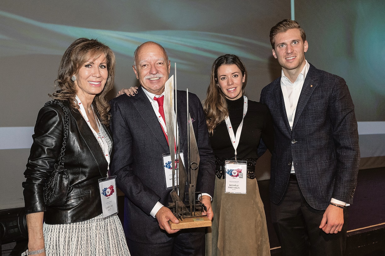 Wirtschaftswunder 2019 âFacing Risk, Risiko - Freund oder Feind?â, Bild aufgenommen im Vaduzersaal in Vaduz am 05.11.2019 - Gratulationen zum Lebenswerk von Michael Hilti: Caroline Hilti, Michael Hilti, Michelle Frey-Hilti und Lorenz Frey-Hilti (v.l.) FOTO & COPYRIGHT: DANIEL SCHWENDENER