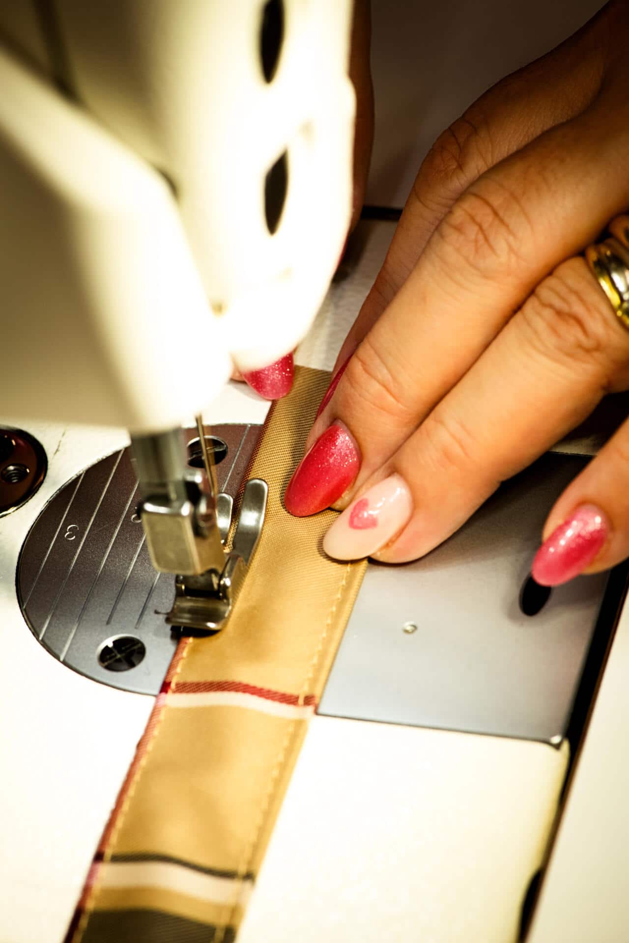 Beim Zusammennähen muss jeder Stich sitzen.