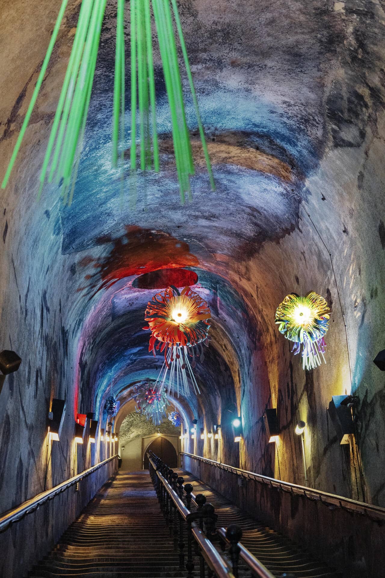 In den 18 Kilo­meter langen Weinkellern der Maison Pommery wird heutzutage zeitgenössische Kunst ausgestellt.