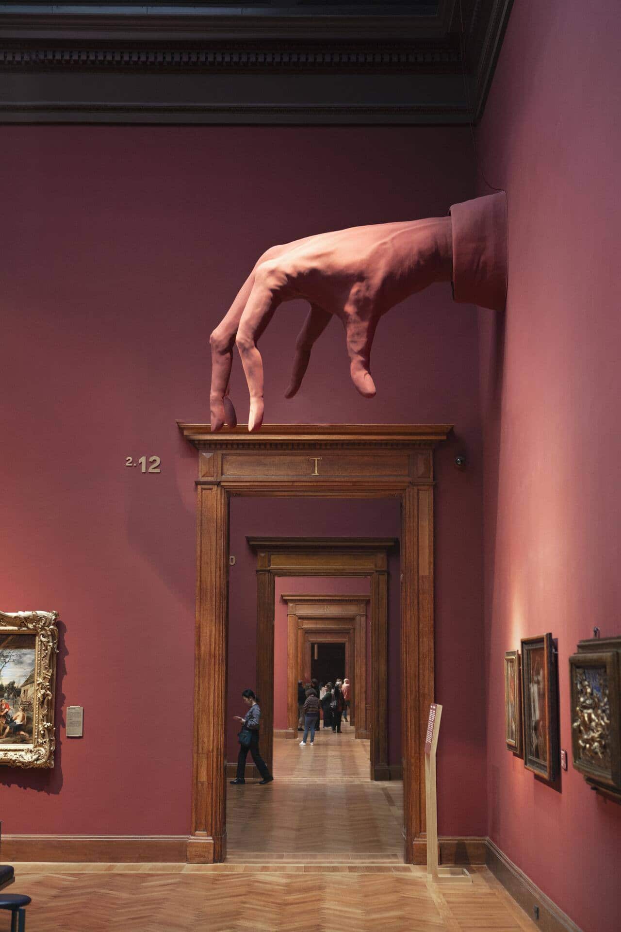 Die Ausstellungssäle des Königlichen Museums der Schönen Künste wurden vom belgischen Künstler Christophe Coppens inszeniert.