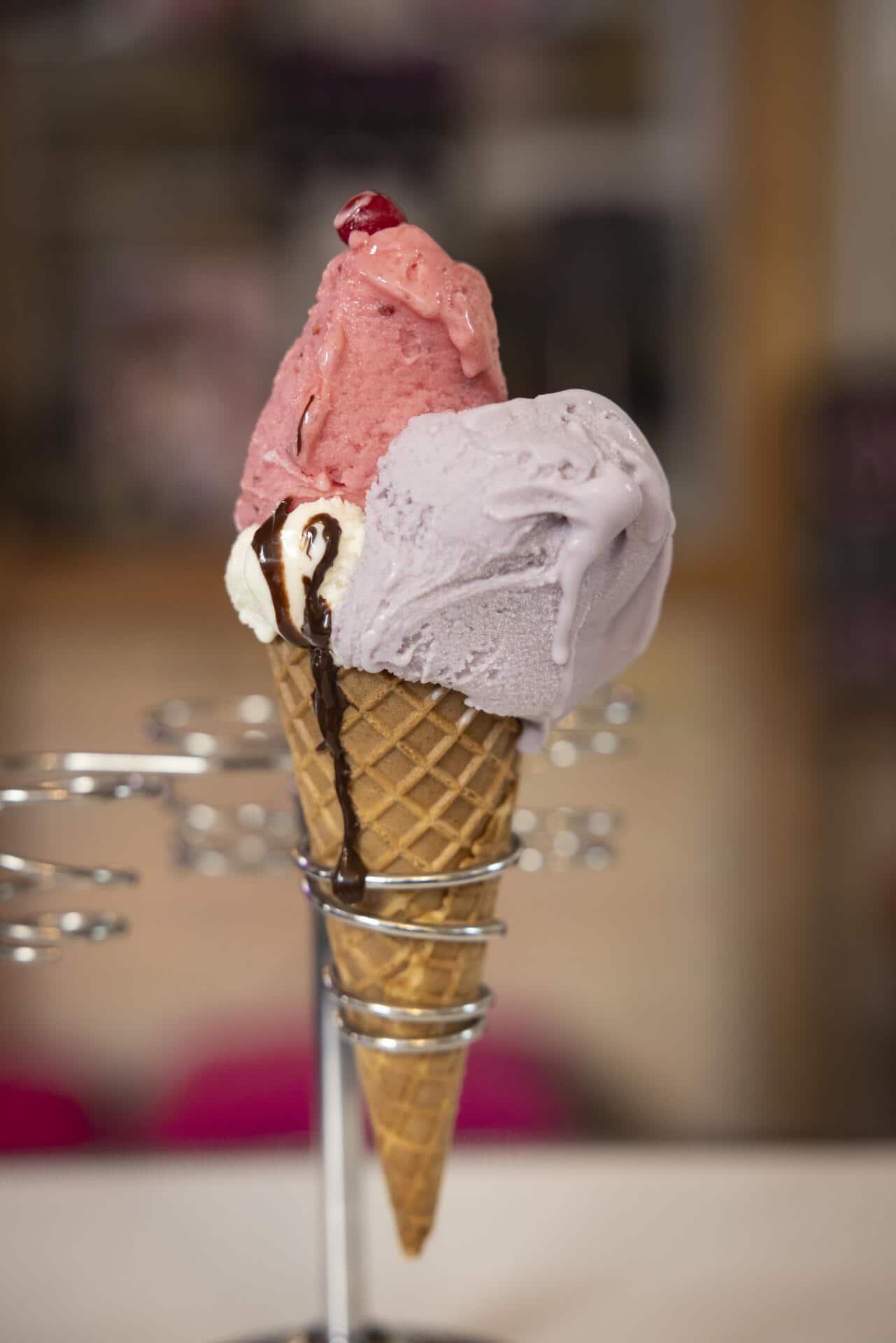 Während der Hitzewelle geht nichts über eine Glace: Die Gelateria di Berna bietet diverse Sorten zur Erfrischung an.