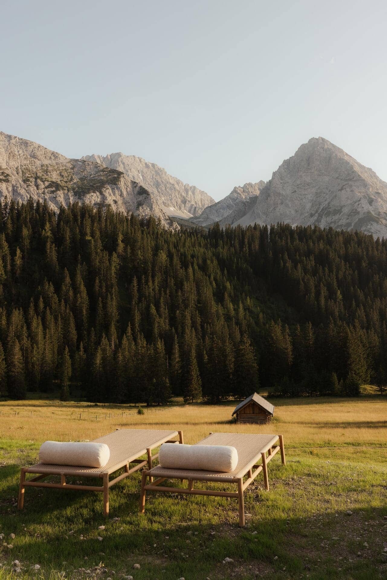Auf 1550 Metern, am Fusse des Zugspitzmassivs, bietet das Alpine Hide eindrucksvolle Naturer­lebnisse.
