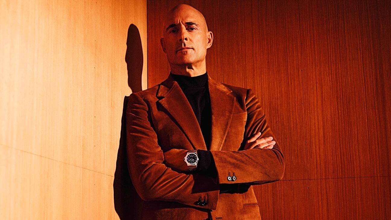 Wirbt für Bremont: Schauspieler Mark Strong.