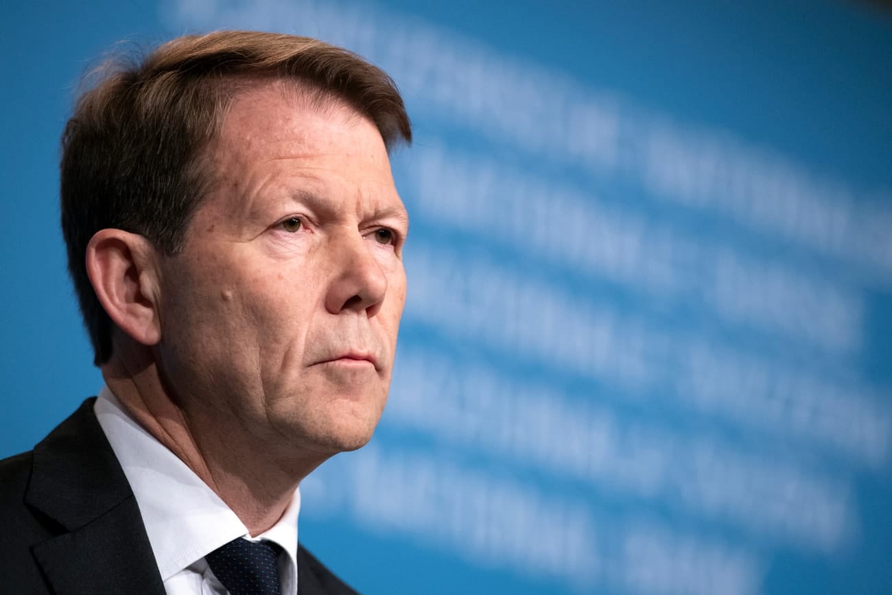 Fritz Zurbruegg, Vizepraesident des Direktoriums der Schweizerischen Nationalbank SNB fotografiert am Jahresend-Mediengespraech der SNB, am Donnerstag, 13. Dezember 2018, in Bern.  Die Schweizerische Nationalbank belaesst ihre Geldpolitik unveraendert expansiv. Der Zins auf Sichteinlagen bei der Nationalbank betraegt weiterhin -0,75% und das Zielband fuer den Dreimonats-Libor liegt unveraendert zwischen -1,25% und -0,25%. Die Nationalbank bleibt bei Bedarf am Devisenmarkt aktiv. (KEYSTONE/Anthony Anex)