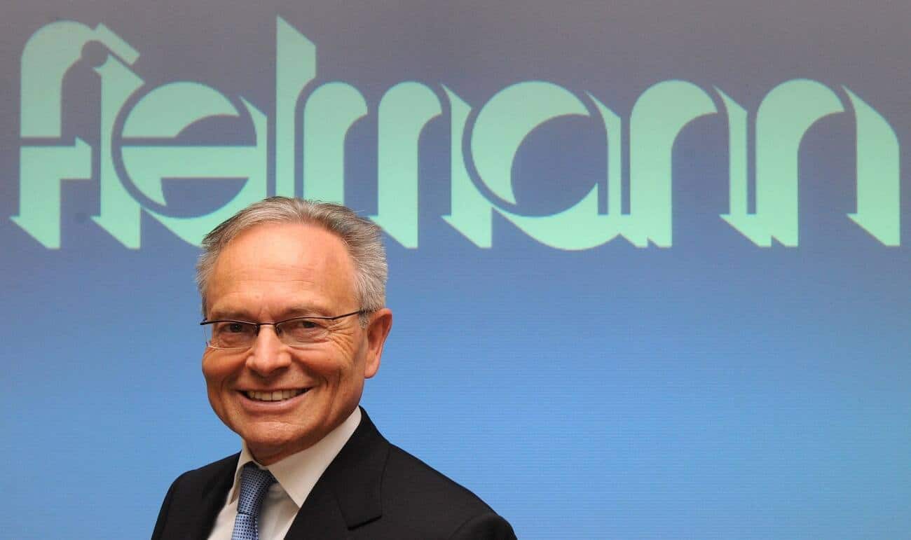 epa02136087 Guenther Fielmann, CEO of Fielmann AG, smiles at the optician chain's balance press conference in Hamburg, Germany, 29 April 2010. Fielmann increased its sales by 4.4 per cent to 1.5 million glasses in the first quarter of 2010. The turnover increased by 4.8 per cent to 237.14 million Euros.  EPA/MARCUS BRANDT