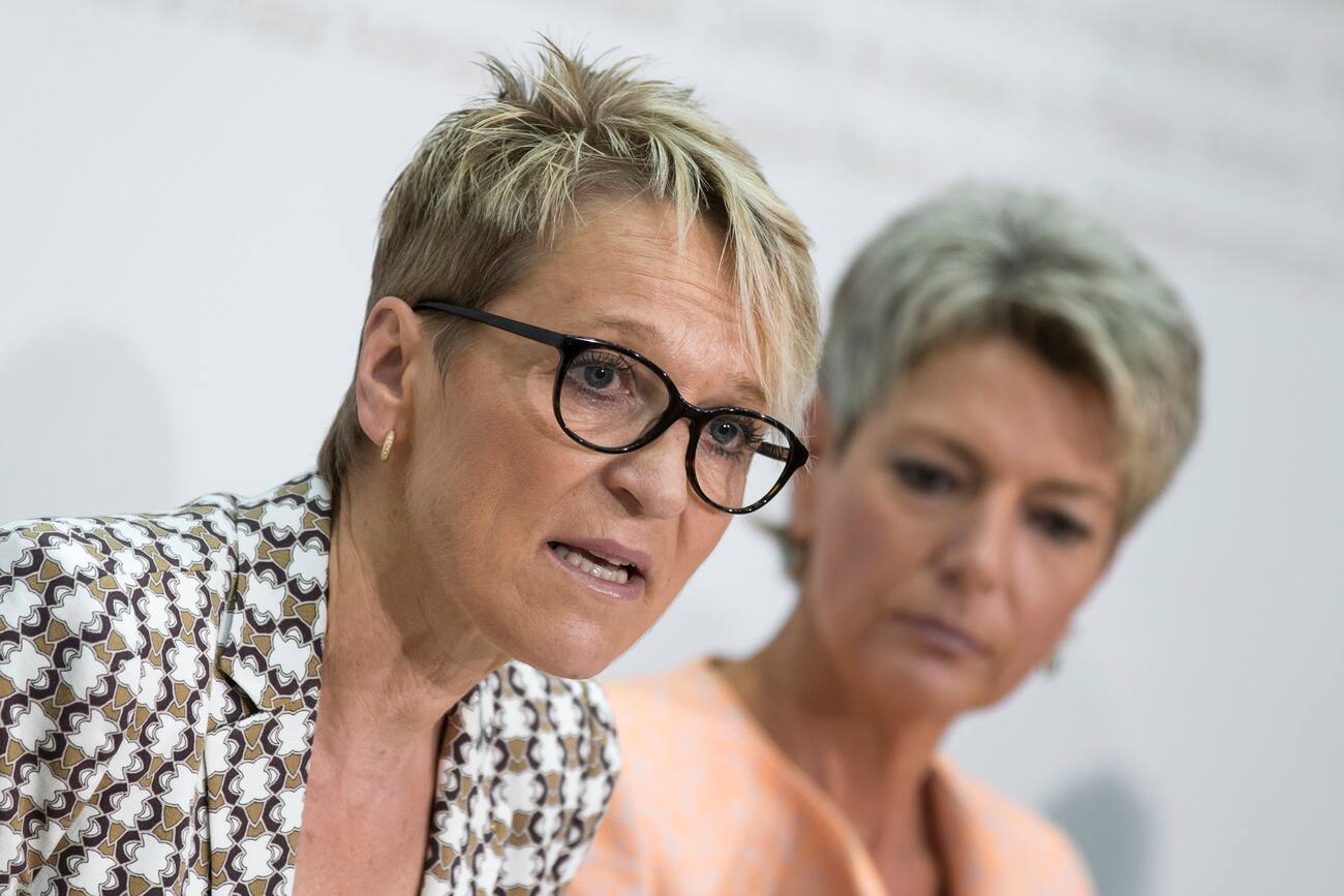 Rita Fuhrer (l.) und Karin Keller-Sutter im Hintergrund