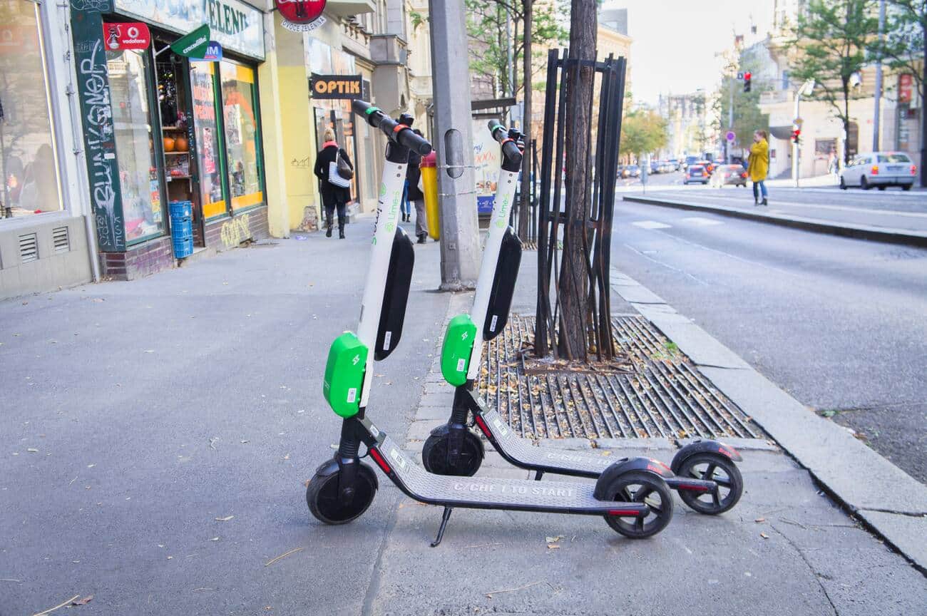 The Lime-S Electric Scooter Sharing at Vinohradska Street, Prague, Czech Republic on October 31, 2018.  (CTK Photo/Libor Sojka) (KEYSTONE/CTK/Libor Sojka)