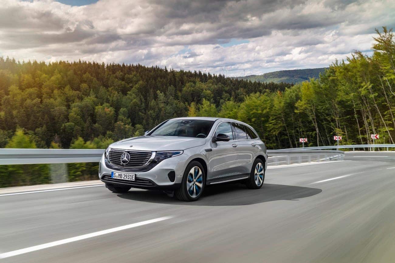 Der neue Mercedes-Benz EQC - der brauch kombiniert: 22,2 kWh/100 km; CO2 Emissionen kombiniert: 0 g/km, Angaben vorlaeufig) Weiterer Text ueber ots und www.presseportal.ch/de/nr/100001544 (PPR/obs/Mercedes-Benz Schweiz AG/Daimler AG - Global Communicatio)