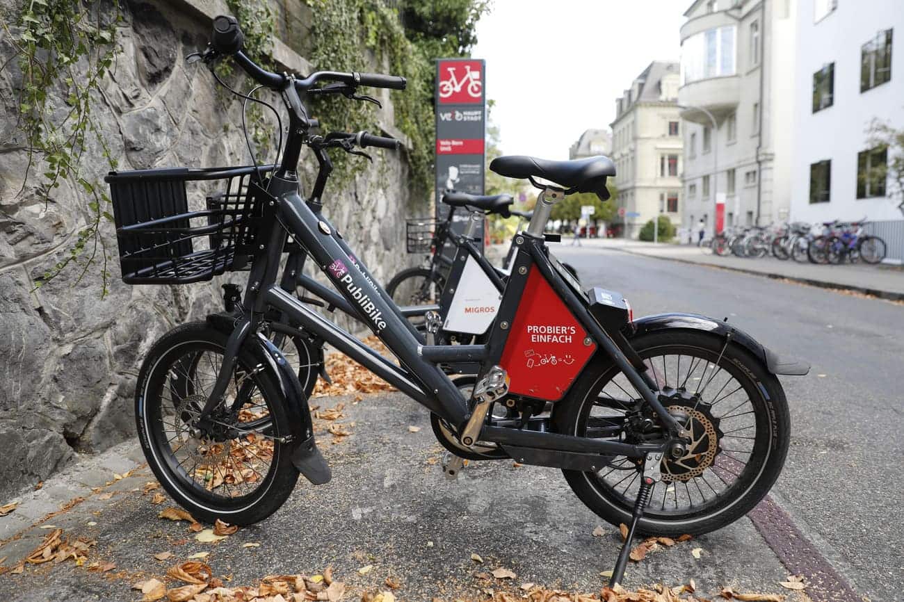 Publibike Fahrraeder stehen bei einer Velostation, am Sonntag, 23. September 2018, in Bern. (KEYSTONE/Peter Klaunzer)
