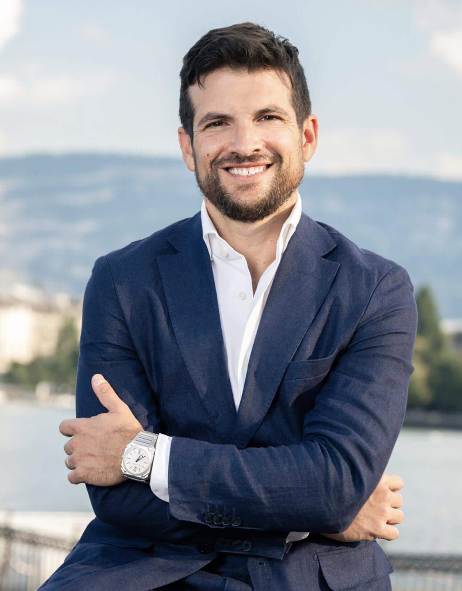 Jonathan Brinbaum, Chef von Bulgari Watches, bringt die Bulgari-Ikone in feinen Abmessungen und in vier verschiedenen Ausführungen.