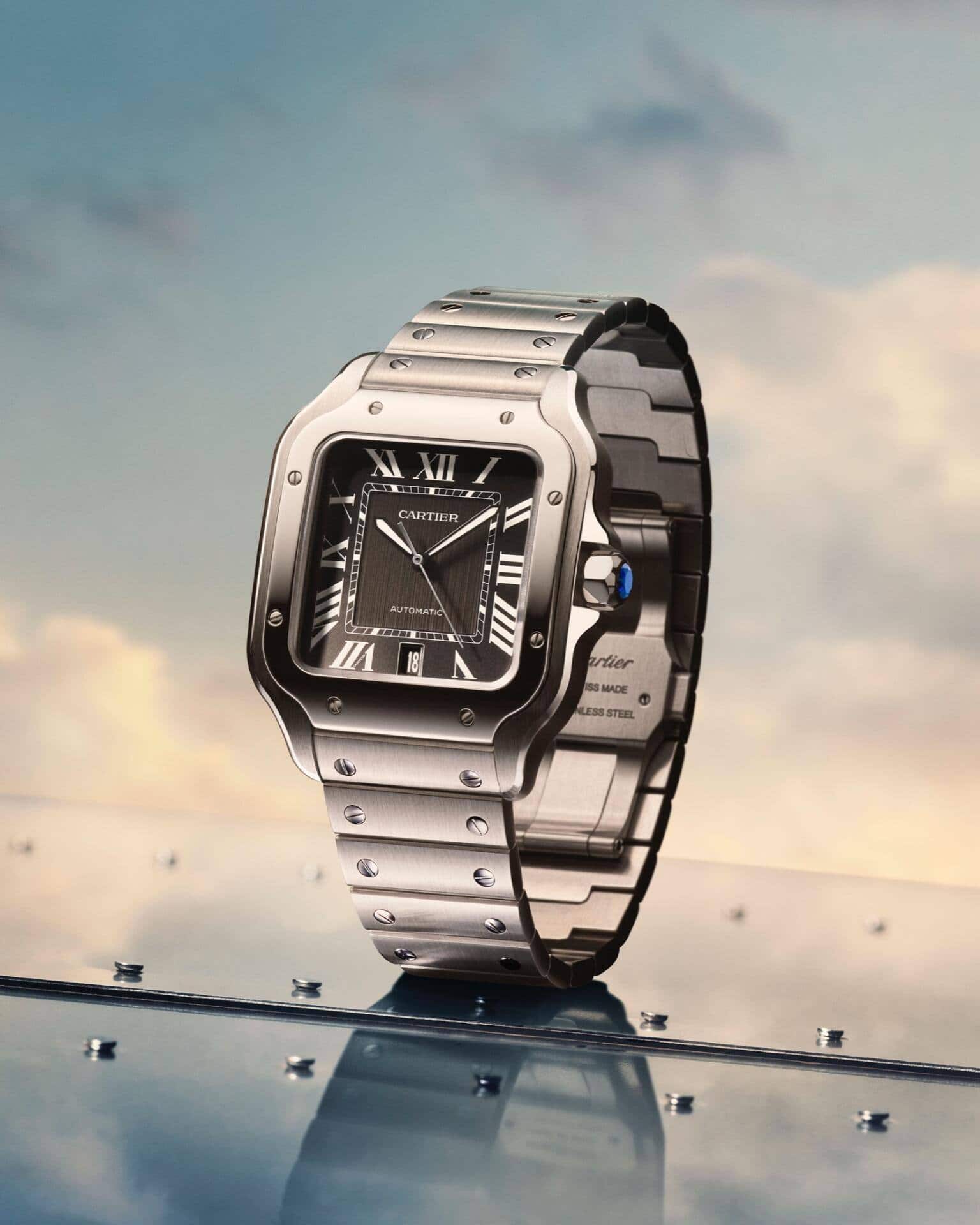 Die Stahlvariante der neuen Santos ist mit einem leuchtenden Zifferblatt ausgestattet.