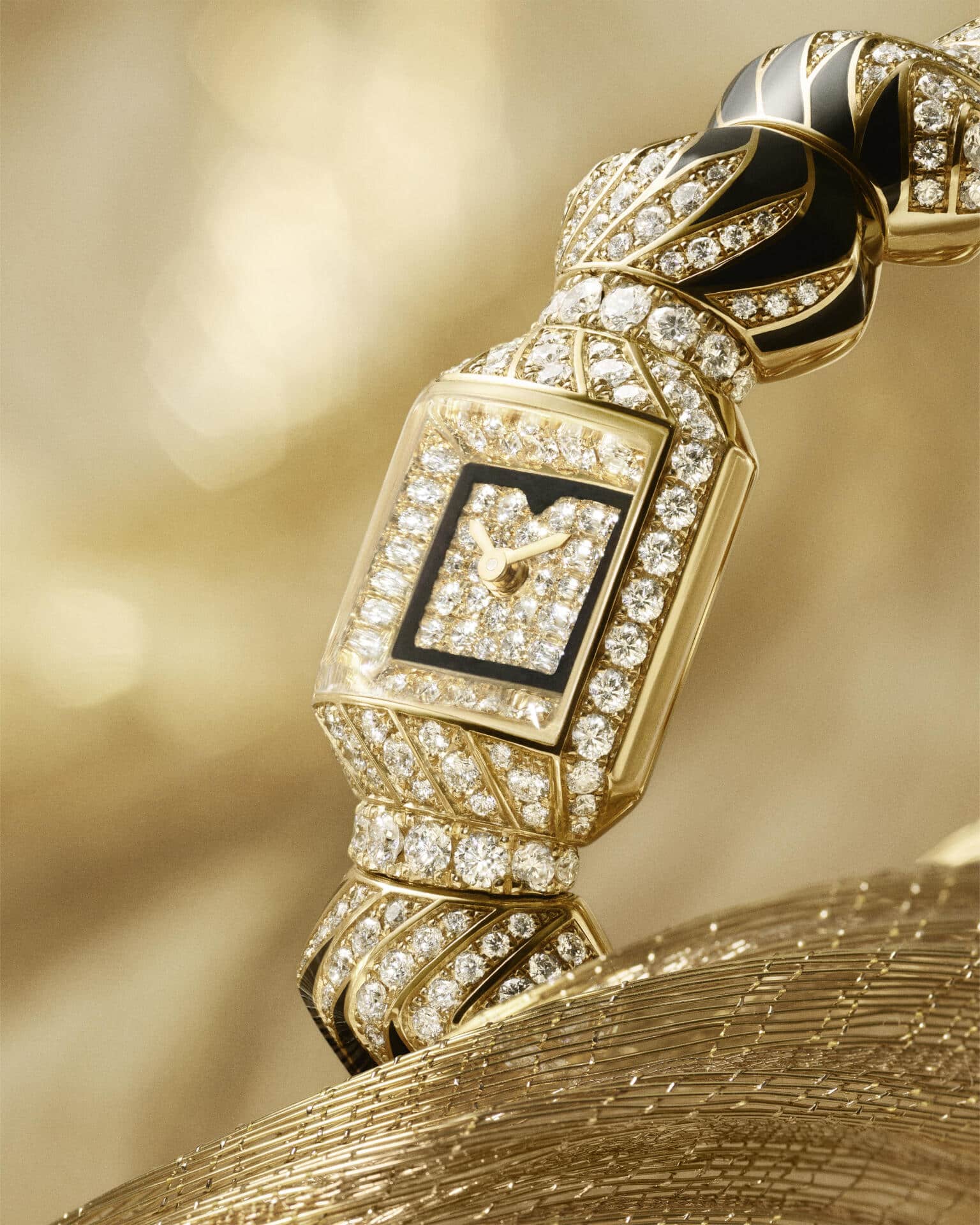 Cartier_Myst2_PUWA11959_WW26_MYST_24x30_RVB.jpg