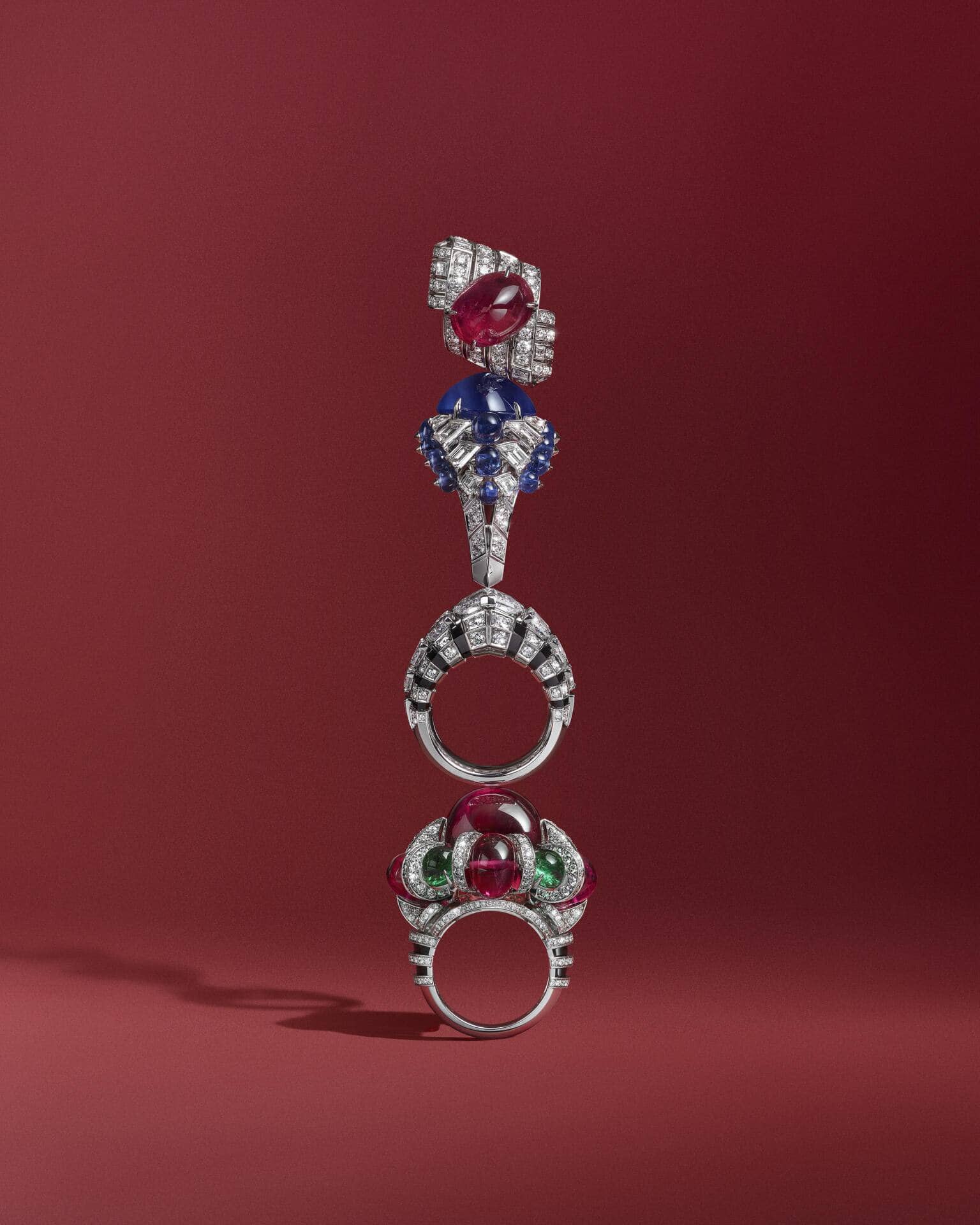 Exquisite Cocktailringe aus der aktuellen Haute-Joaille-rie-Kollektion «En équilibre», harmonisch vereint.