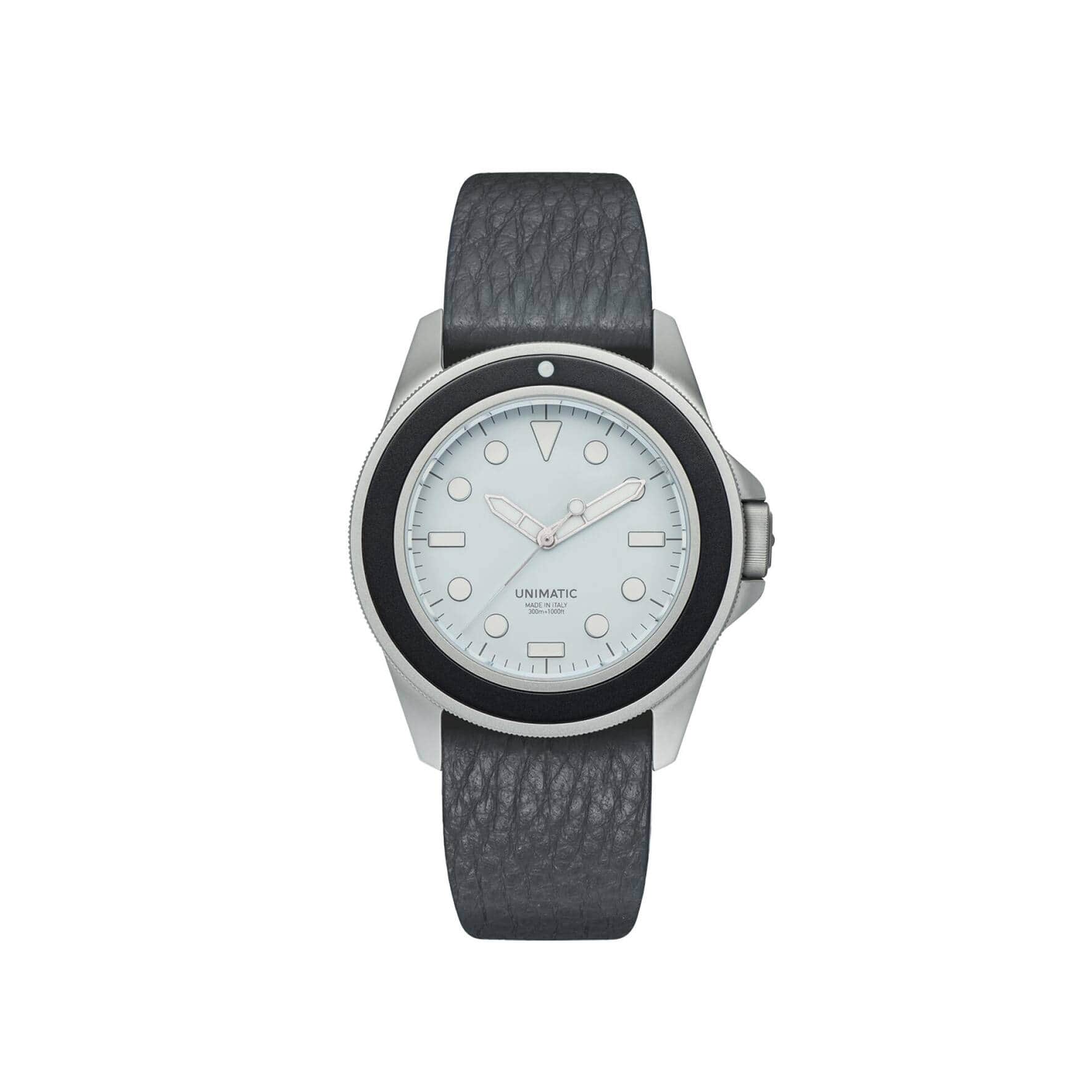 Unimatic UT1-GO
Gehäuse: 41,5 mm, Edelstahl;
Werk: Quarz;
Preis: 710 Euro.