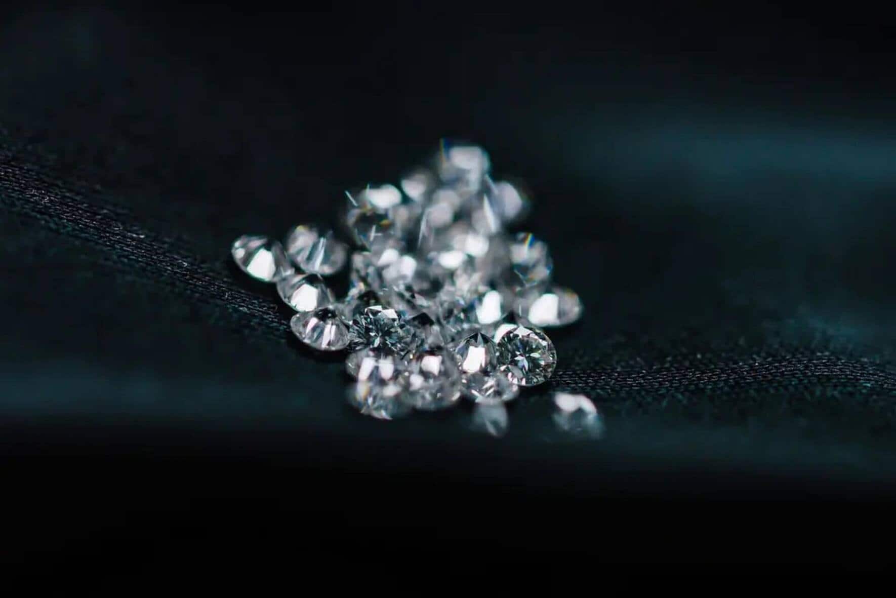 Experten brauchen Spezialgeräte, um Labordiamanten von natür­lichen zu unterscheiden.