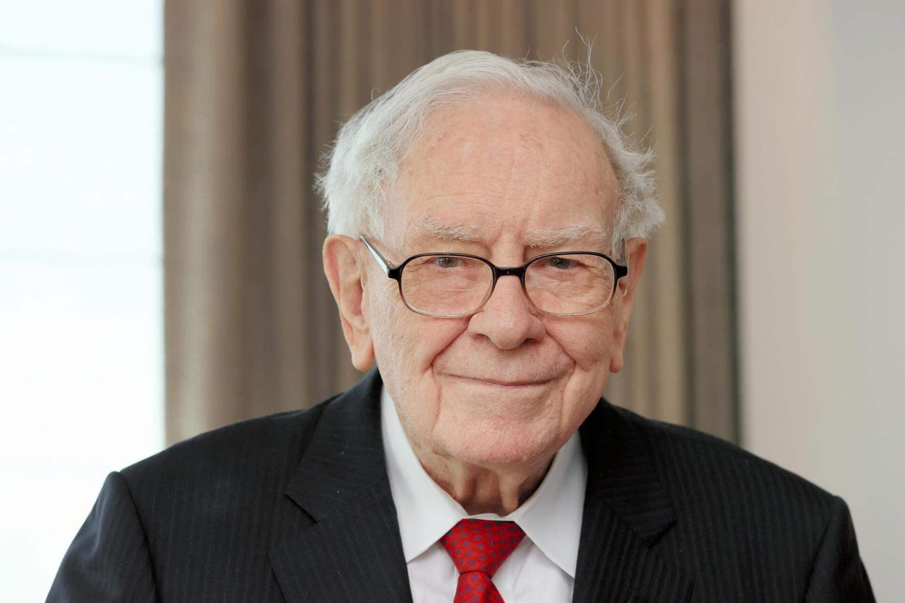 Warren Buffett gilt als einer der erfolgreichsten Investoren der Welt; 2024 wurde sein Vermögen auf circa 147 Milliarden Dollar geschätzt.