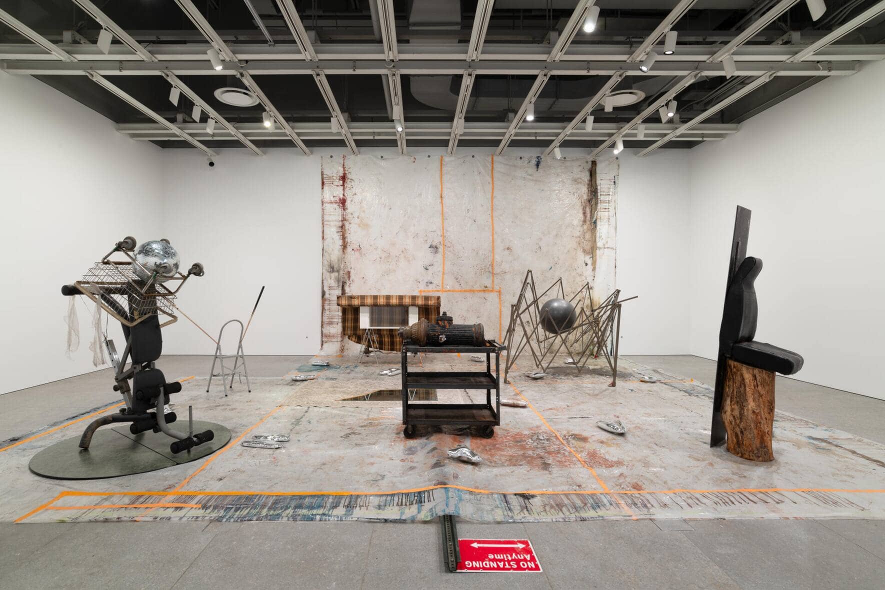 Ser Serpas «Taken through Back Entrances», 2024, Whitney Biennial, New York.