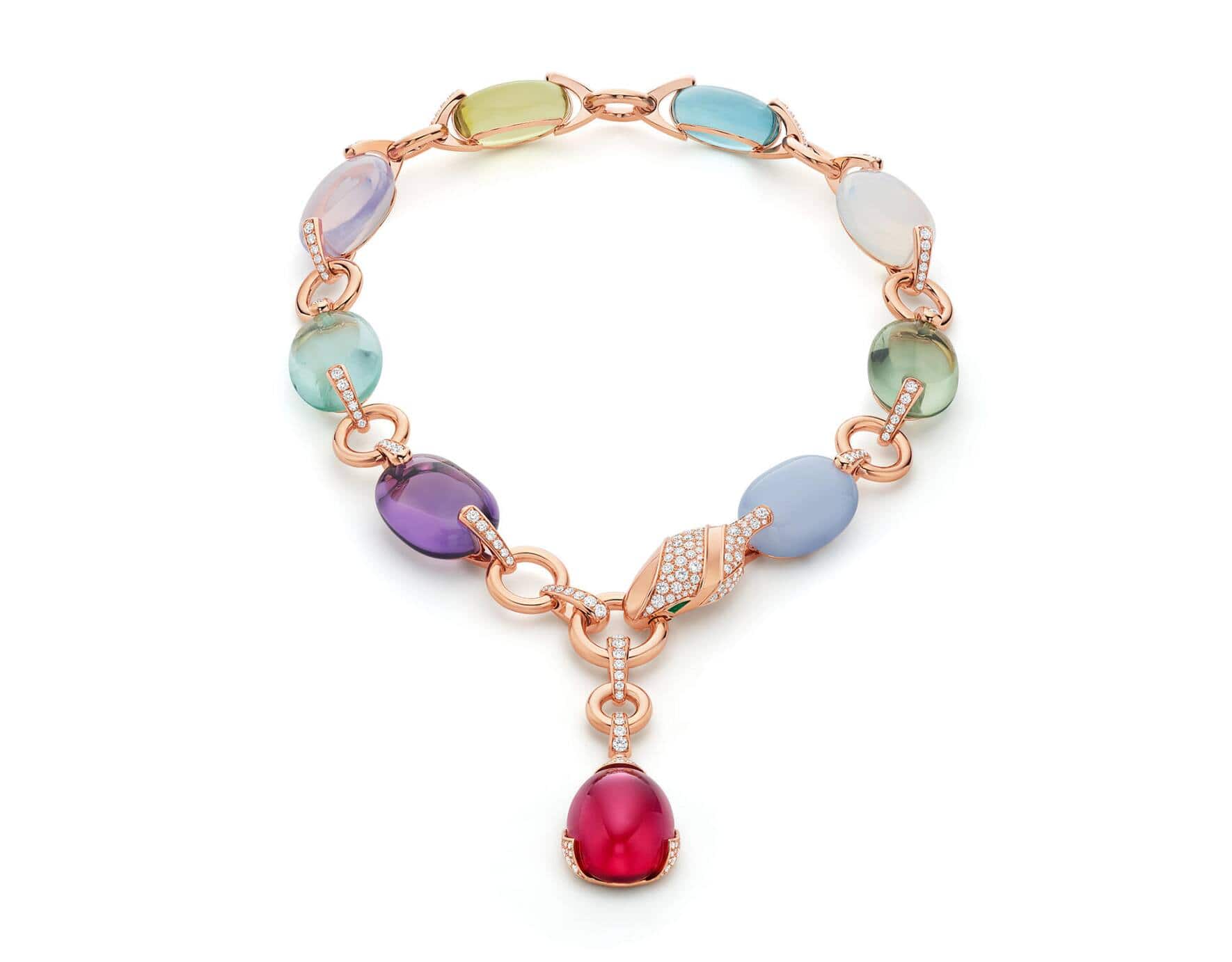 Roségoldcollier Serpenti mit farbigen Schmucksteinen, Edelsteinen, Diamantpavé und einem Rubellit in Cabochonschliff.