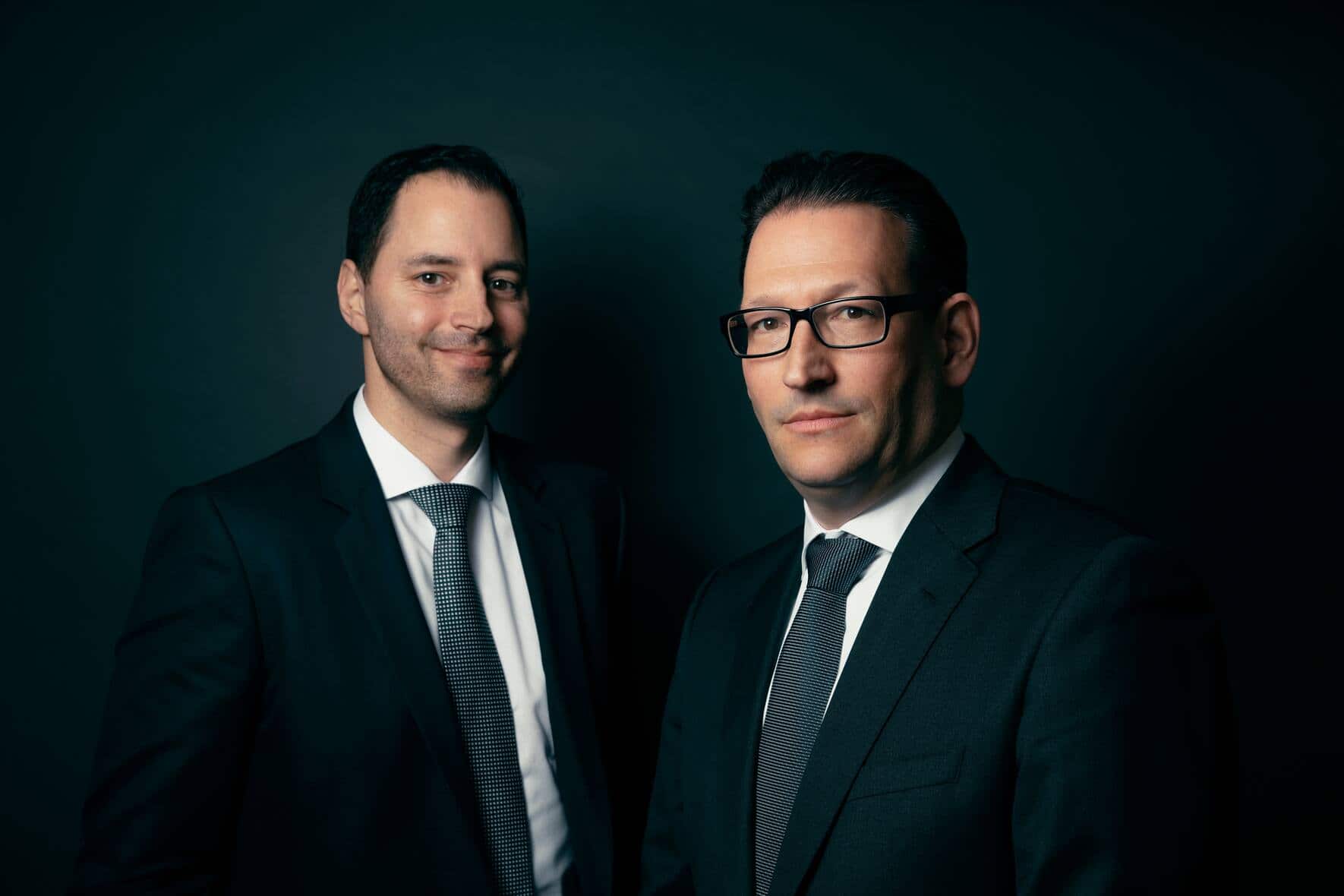 Zuger Kantonalbank Kundenbetreuer Samuel Eicher (l.) und Chefanleger Alex Müller