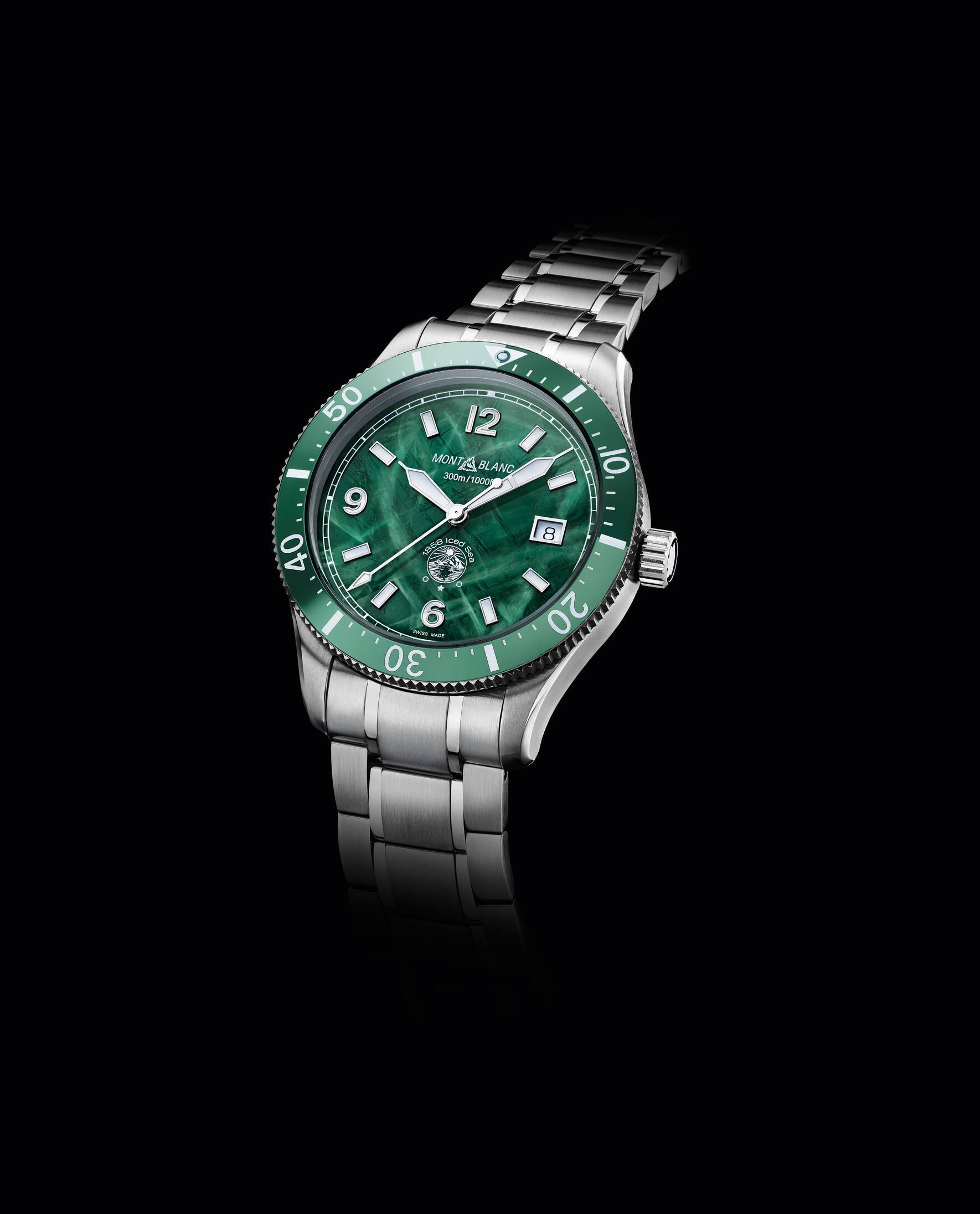 Iced Sea von Montblanc mit grünem Zifferblatt vor schwarzem Hintergrund