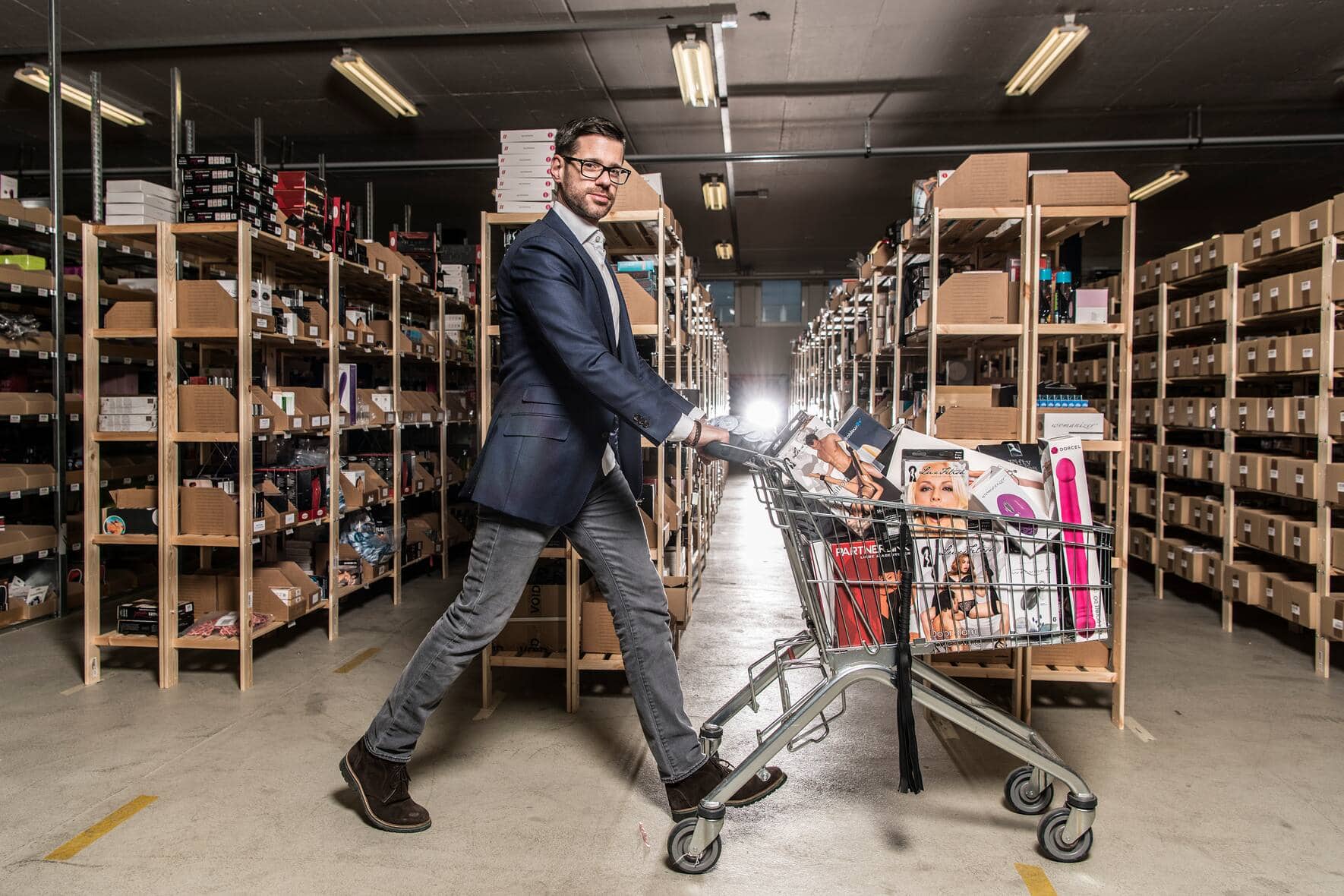 10.02.2016; Glattbrugg; Wirtschaft - Portrait Lukas Speiser; Lukas Speiser, Chef des Online Erotikversandhauses  Amorana.ch.  Â© Valeriano Di Domenico