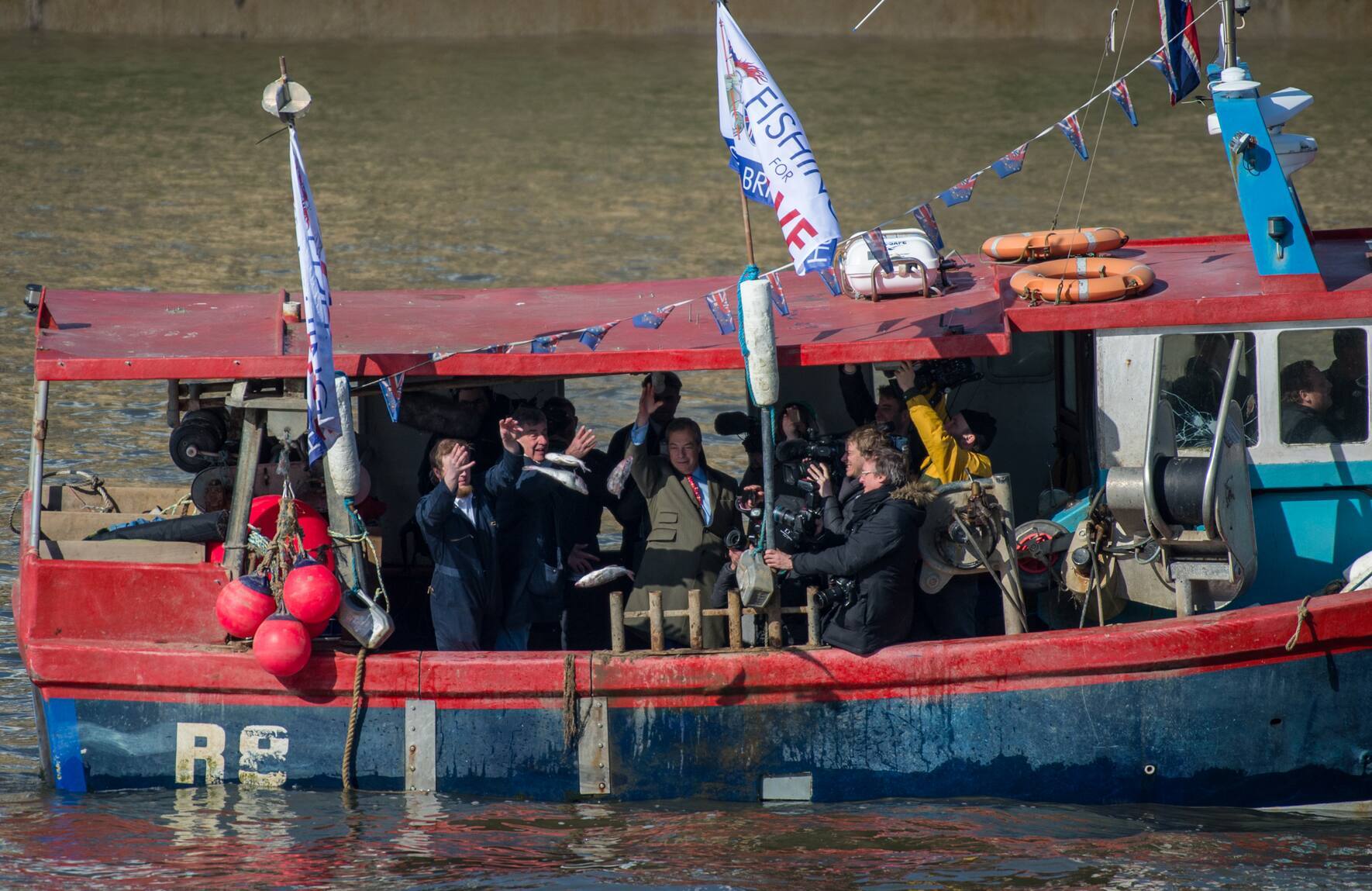 LONDON, ENGLAND - MARCH 21:  Former UKIP party leader Nigel Farage and Fishing for Leave supporters throw fish overboard into the River Thames from a fishing boat outside the Houses of Parliament on March 21, 2018 in London, England. During a recent Brexit tranisition deal British Prime Minister Theresa May announced that the European Union would maintain control of fisheries policy until the end of 2020.  (Photo by Chris J Ratcliffe/Getty Images)