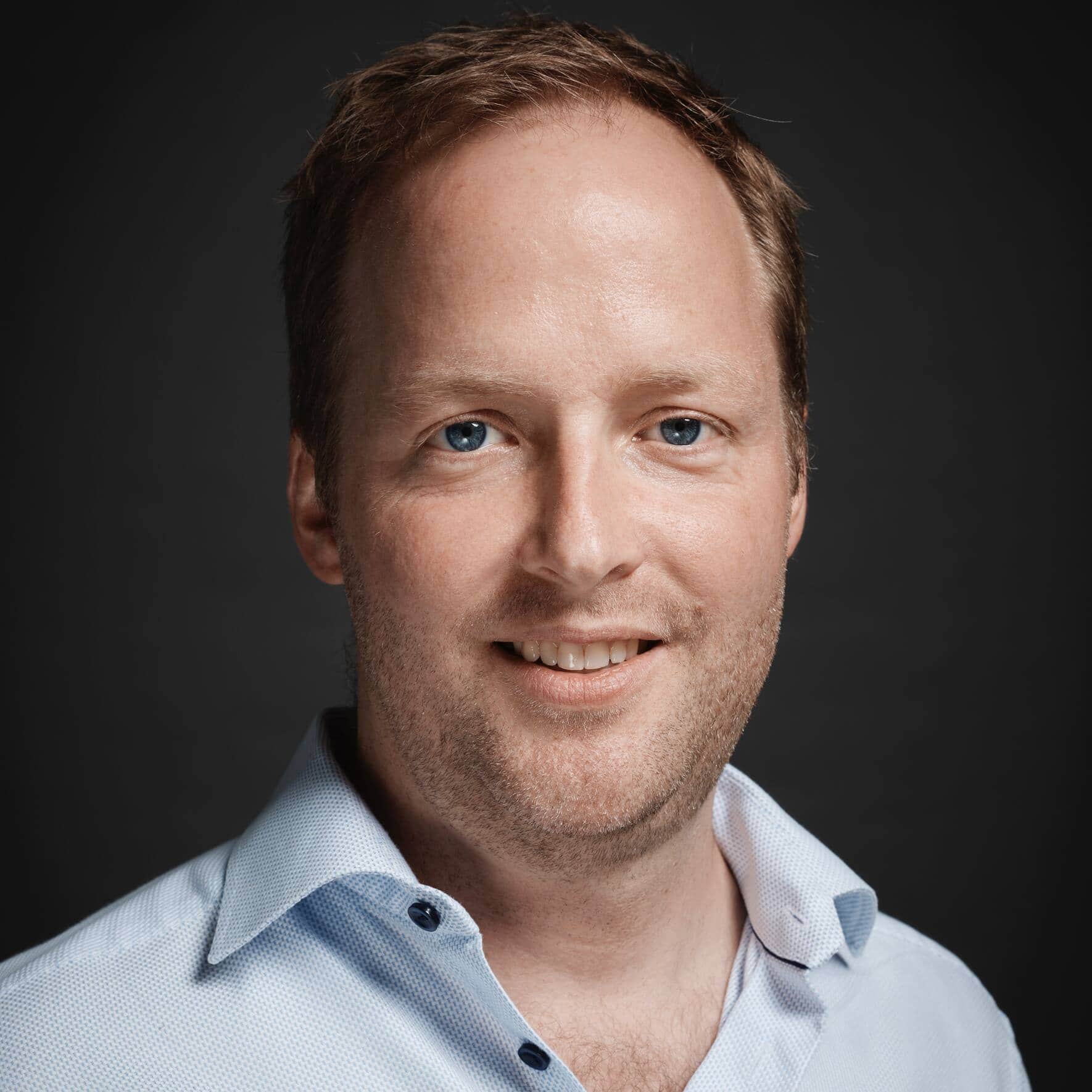 Michael Friedrich, CEO von Distalmotion posiert fuer ein Portrait am Firmensitz von Distalmotion am Donnerstag, 24. Juni 2021 in Epalinges, ausserhalb Lausanne, Switzerland.Â© 2021: Michael Buholzer fÃ¼r Bilanz