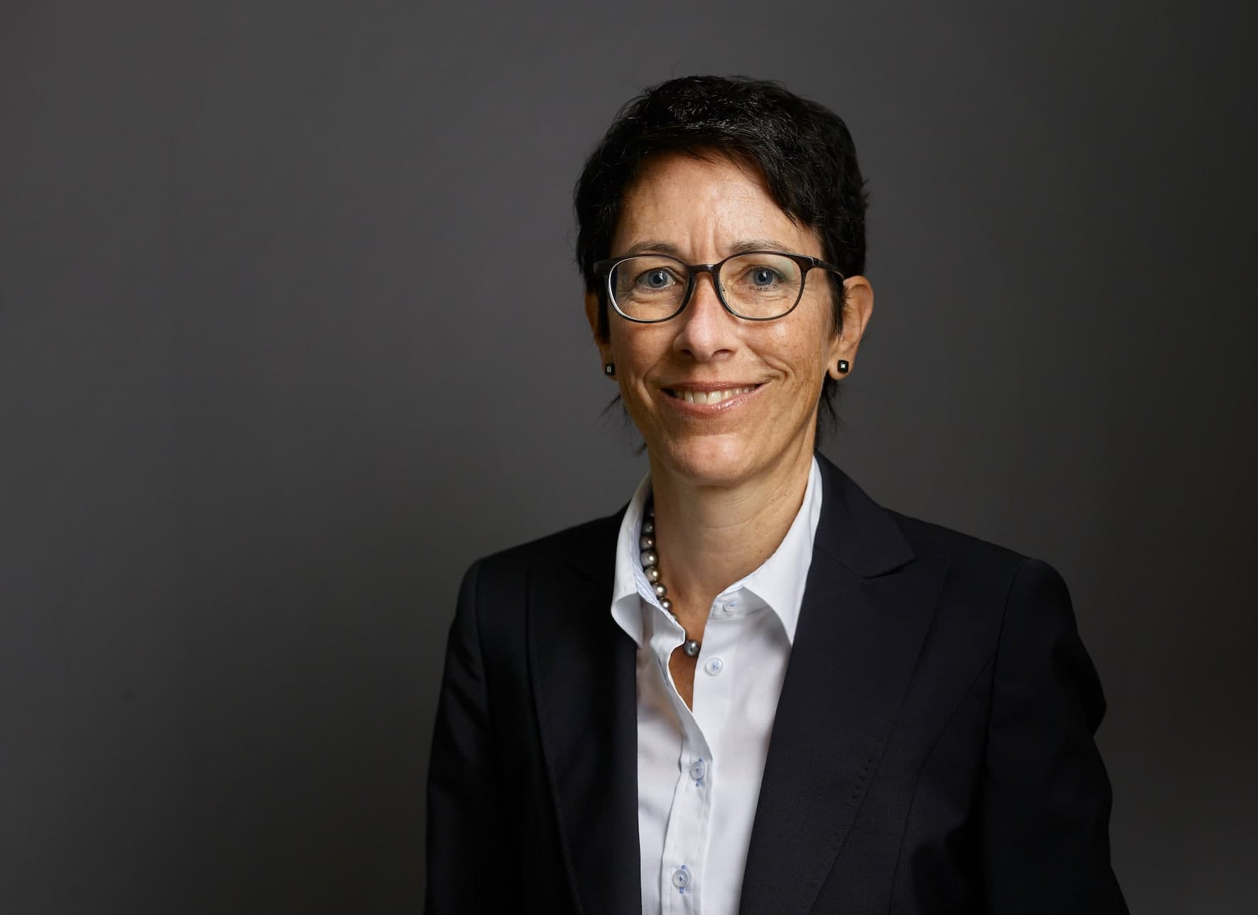 Portrait of Sandra Lienhart, CEO of Bank Cler, taken at the bank's headquarters in Basel, Switzerland, on August 8, 2017. (KEYSTONE/Christian Beutler)Sandra Lienhart, CEO der Bank Cler, portraitiert am 8. August 2017 am Haupsitz der Bank in Basel. (KEYSTONE/Christian Beutler)