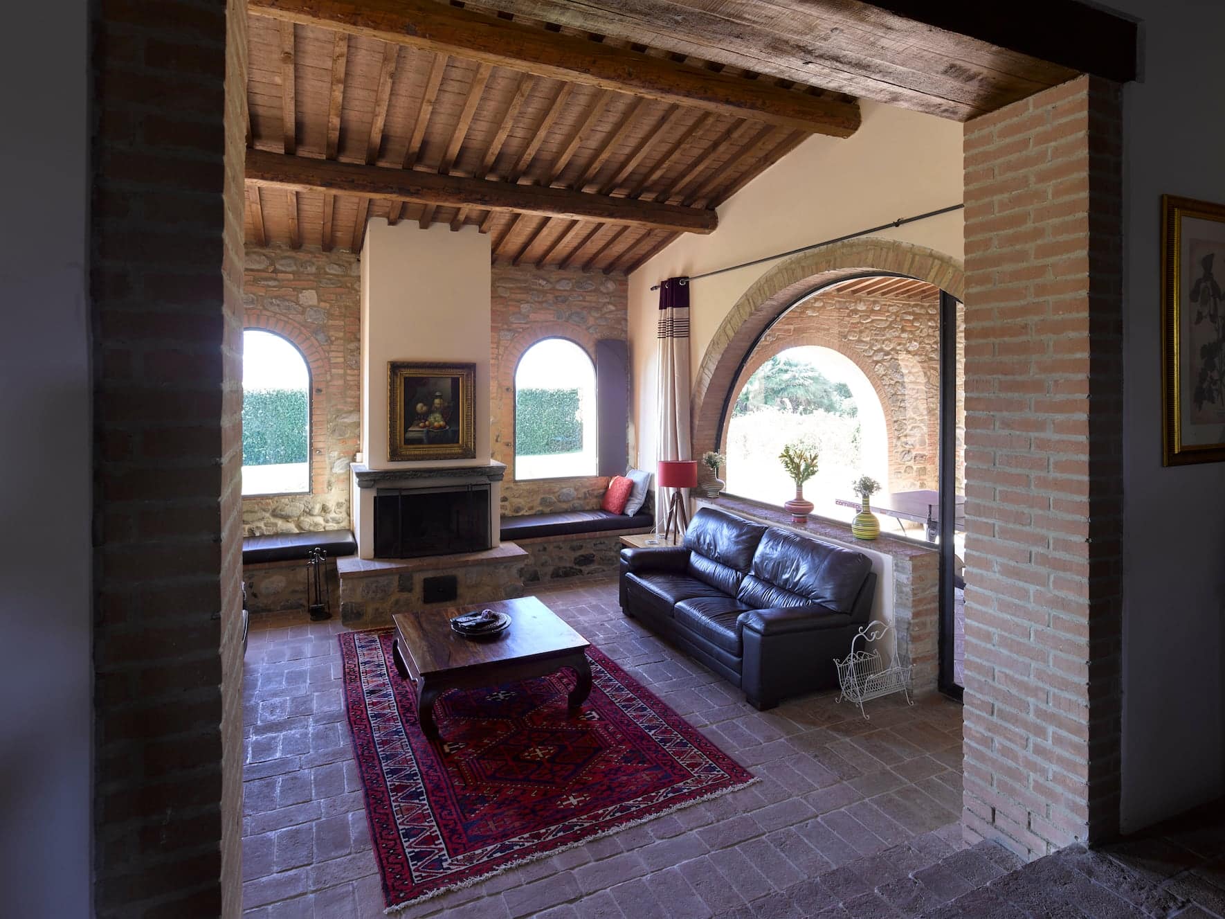 .......... (L) of FC Basel competes with.........of Benfica during the UEFA Champions League group A match FC-Basel - Benfica, on Sept. 27, 2017 in Basel, Switzerland. ........ won.....(Xinhua/Michele Limina)