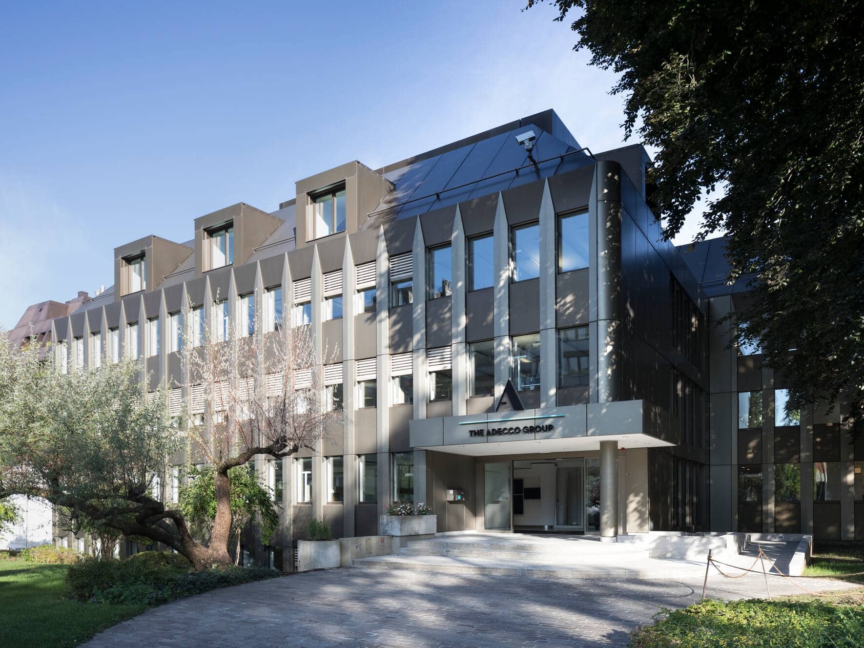 Exterior view of the headquarters of staffing firm Adecco Group in Zurich, Switzerland, on September 15, 2017. (KEYSTONE/Gaetan Bally)Aussenaufnahme des Hauptsitzes des Personaldienstleisters Adecco Group, aufgenommen am 15. September 2017 in Zuerich. (KEYSTONE/Gaetan Bally)