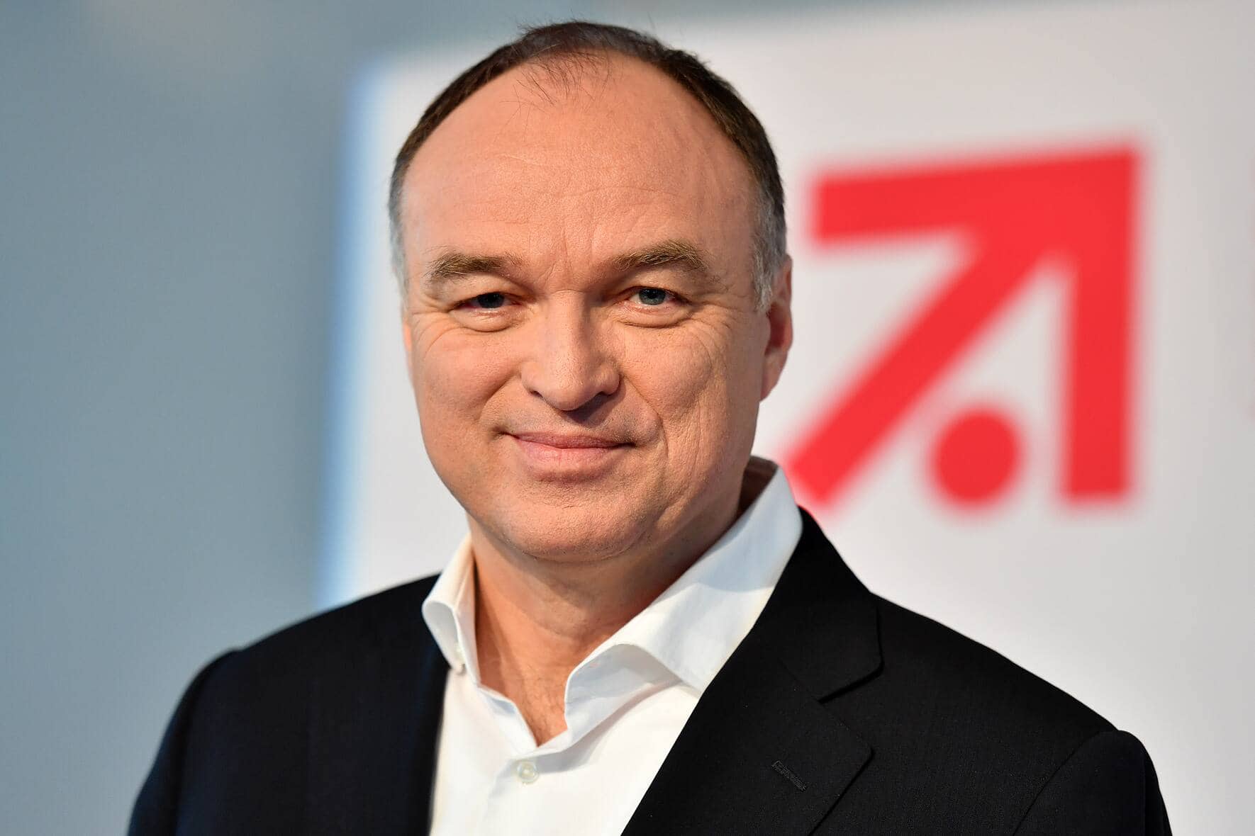 Thomas EBELING ,Vorstandsvorsitzender,CEO,vor Firmenlogo,Logo,Einzelbild,angeschnittenes Einzelmotiv,Portraet,Portrait,Portrt.Pressekonferenz ProsSiebenSat.1 Media SEam 23.02.2017. [ Rechtehinweis: picture alliance / Sven Simon ]