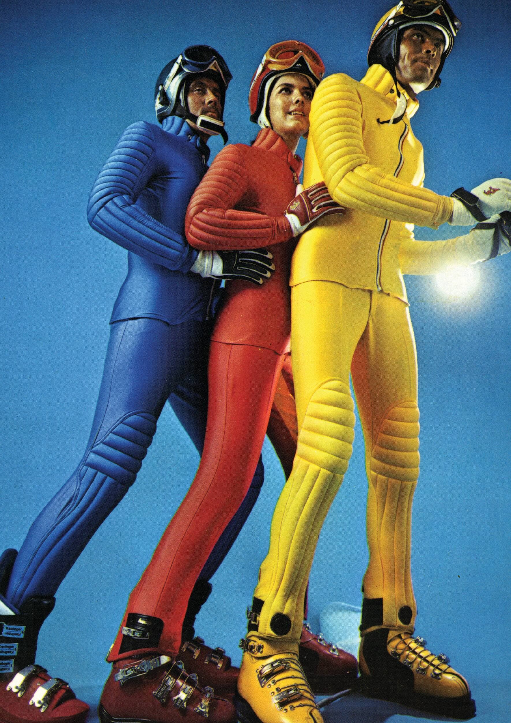 Drei Models in blauer, roter und gelber Skibekleidung von Fusalp