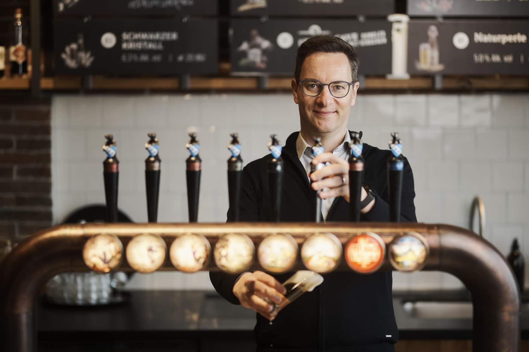 «Der Absatz liegt klar über Vorjahr», sagt Aurèle Meyer, CEO der Brauerei Locher, die das Appenzeller Bier herstellt.