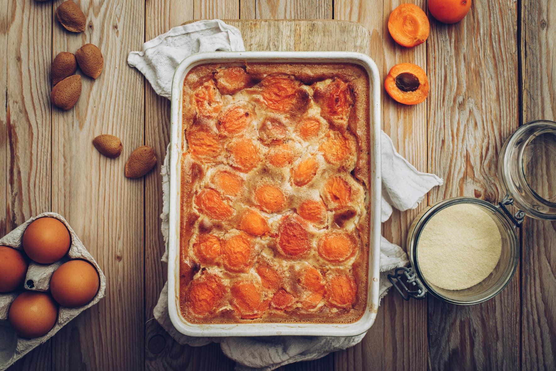 Aprikosen-Clafoutis ist schnell gemacht und schmeckt herrlich zu Riesling Spätlese oder Auslese mit Restsüsse.