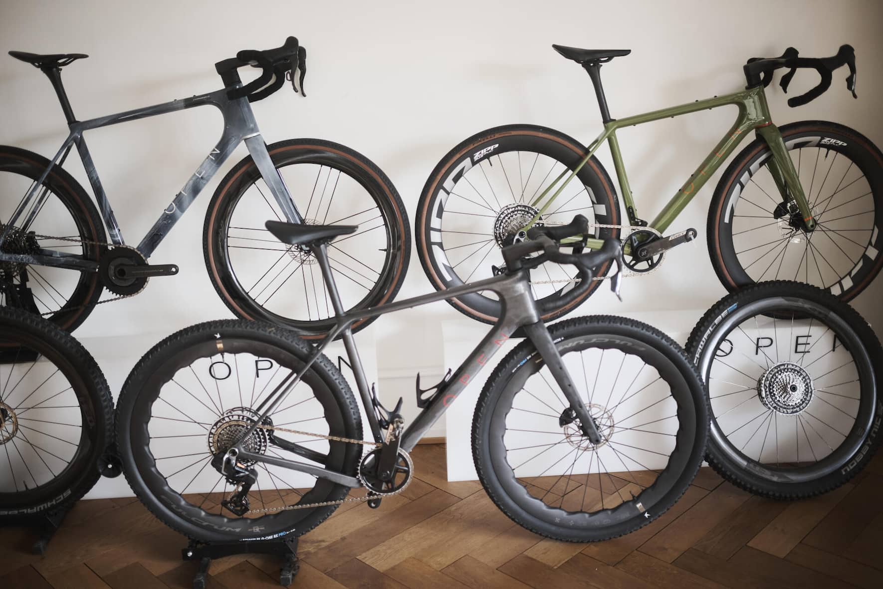 Aktuelle Modelle von Open Cycle im Büro in Basel.
