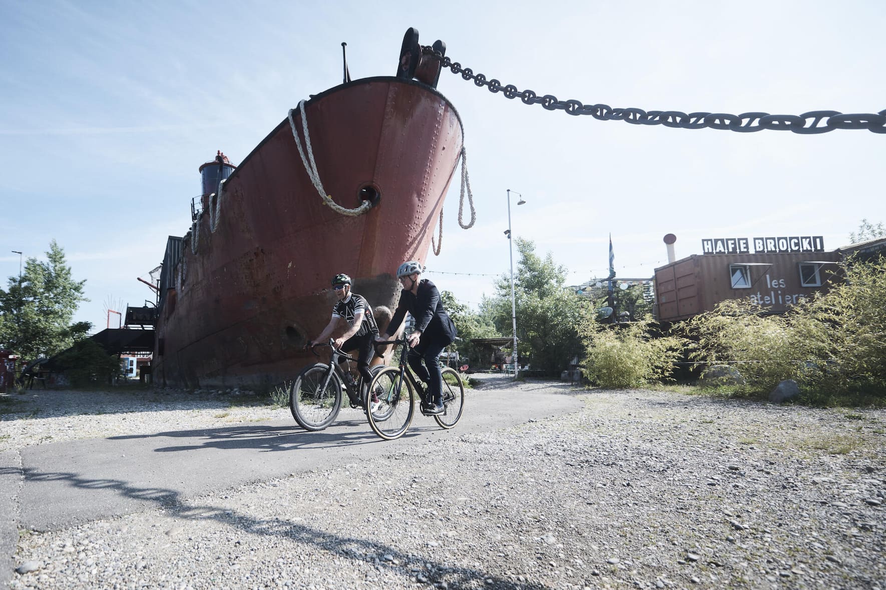 Schiff ahoi: Im Hintergrund das Leuchtturmschiff «Gannet 1954» im Holzpark Klybeck.