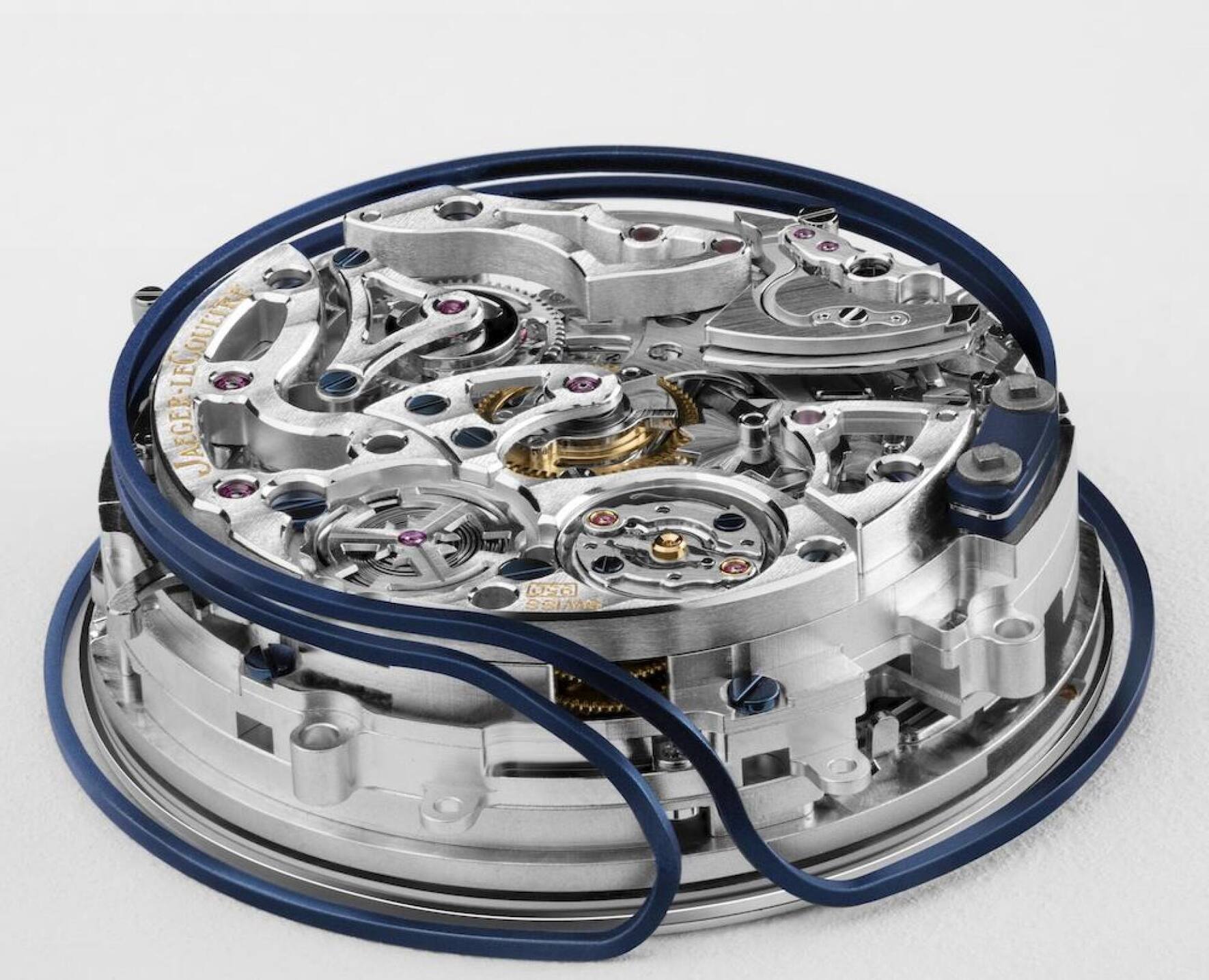 Jaeger-LeCoultre befestigt die Tonfedern am Saphirglas und windet sie in einer Helix um das Werk.