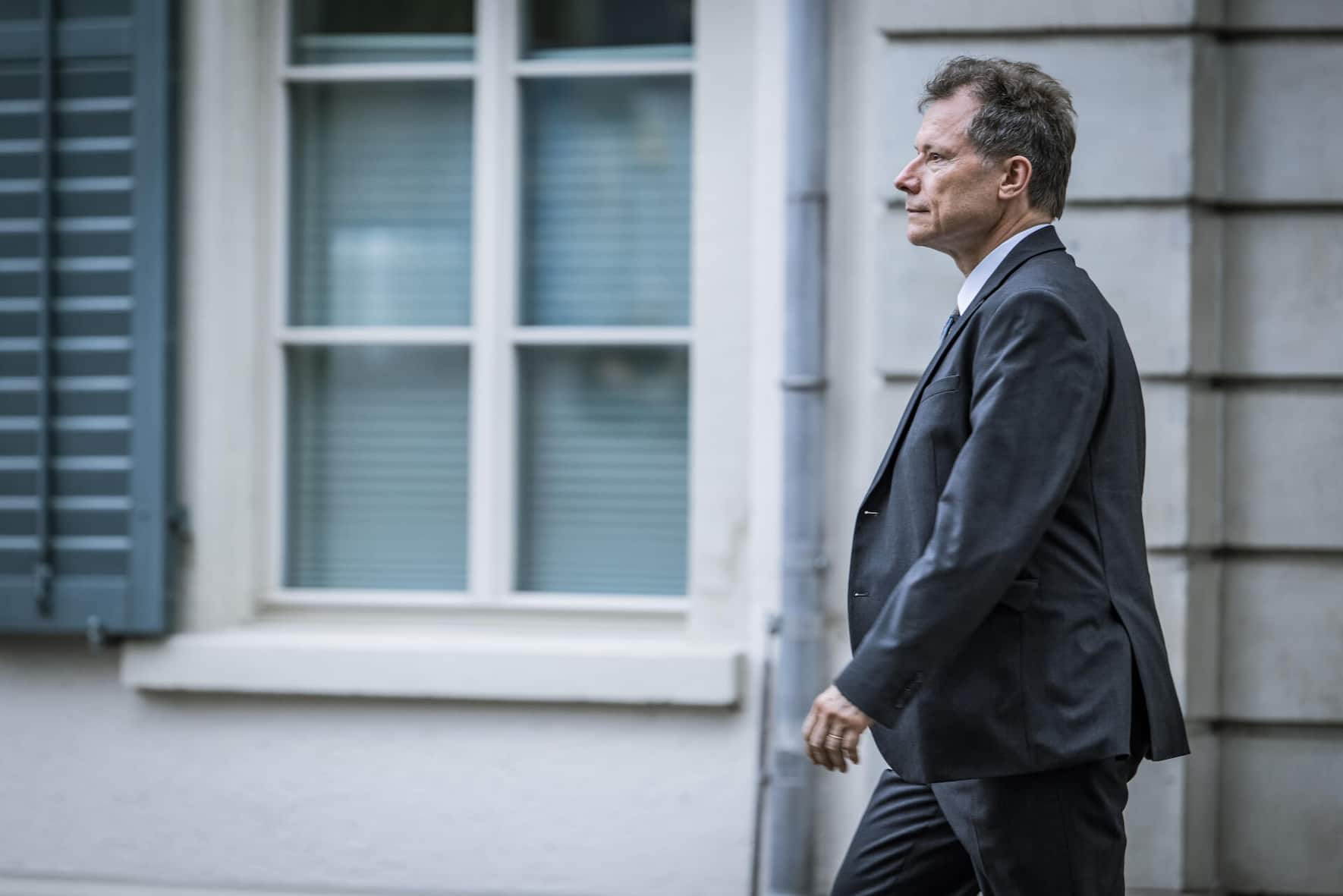 Er hatte einen schweren Tag: Staatsanwalt Marc Jean-Richard-dit Bressel verlässt das Gericht.