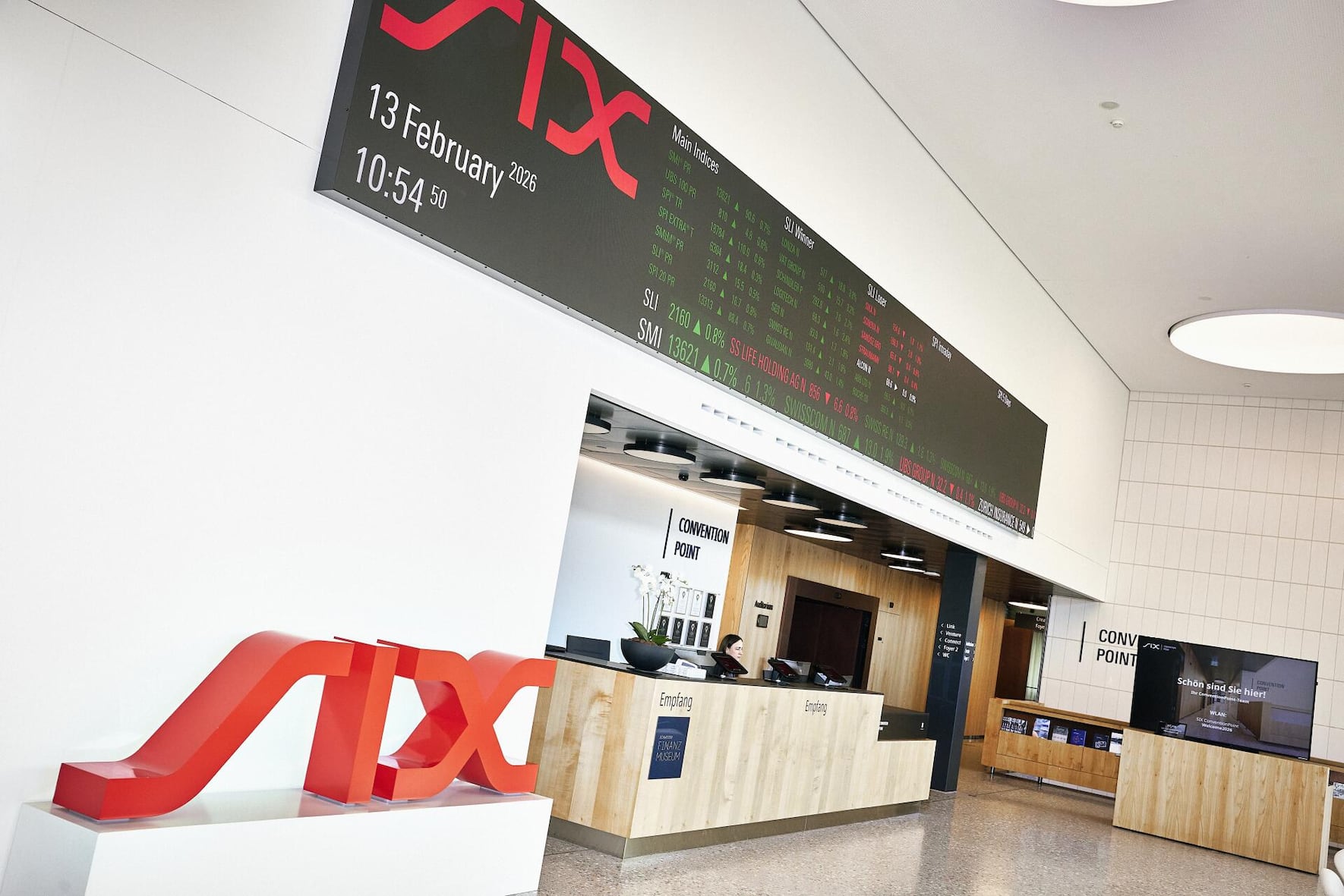 Seit 2017 ist der Hauptsitz der SIX am Autobahnzubringer in Zürich West – weniger nobel als am alten Standort im Herzen der Stadt.