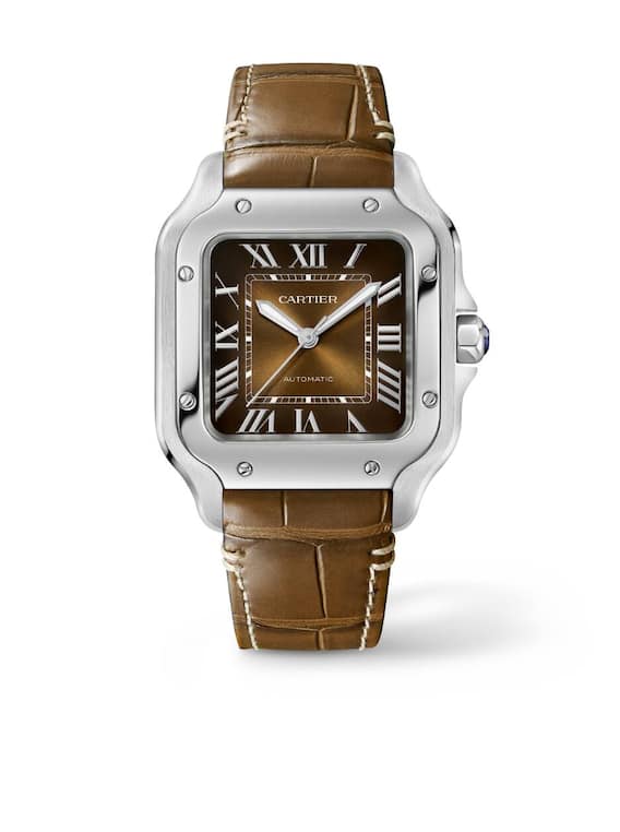 Cartier Santos-Dumont Das dunkelbraune Zifferblatt mit Sonnenschliff gibt dem Klassiker einen erdigen Touch Gelassenheit, insbesondere kombiniert mit einem farblich abgestimmten Leder- anstelle des üblichen Stahlarmbands. 6800 Fr.