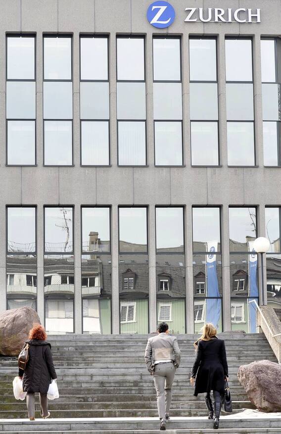 Sitz der Zurich an der Zuercher Austrasse am Dienstag, 11. Maerz 2014. Der Versicherungskonzern Zurich baut bis zu 800 Stellen ab. Derzeit zaehlt der Versicherungskonzern ueber 55'000 Angestellte. Wie viele Stellen in der Schweiz abgebaut werden, gab Zurich noch nicht bekannt. (KEYSTONE/Walter Bieri)