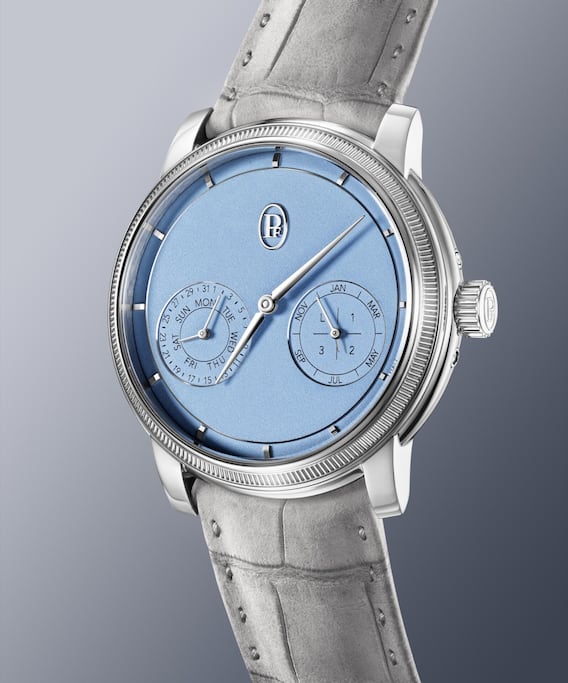 Die Parmigiani Toric Quantième Morning Blue besitzt ein Gehäuse aus 950er-Platin.