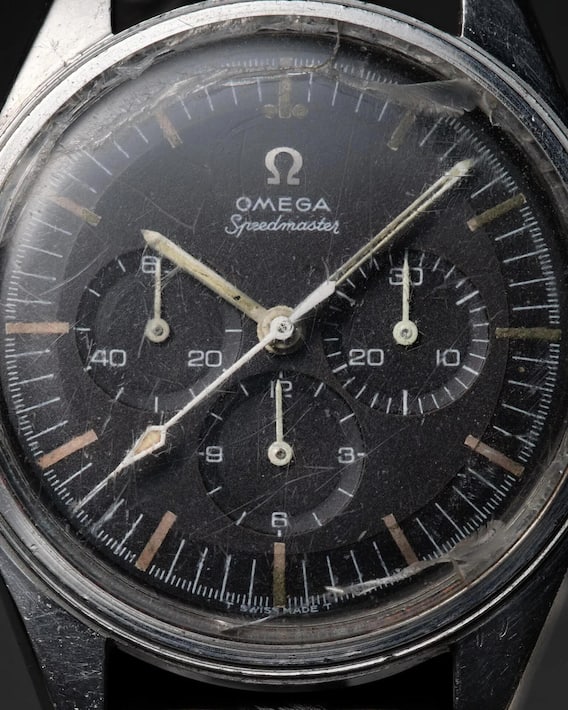 Diese Omega Speedmaster Referenz 105.003 von Gene Cernan während der Apollo-17-Mission hat ein Uhrglas aus Hesalit.