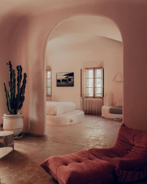Die Finca Hotel Corazón auf Mallorca vereint Luxus mit künstlerischer Freiheit.