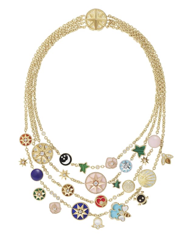 Vor zehn Jahren erblickte Diors Schmucklinie Rose des vents das Licht der Welt. Zum Jubiläum schuf Victoire de Castellane, Kreativdirektorin für Schmuck, neue romantisch–üppige Stücke.