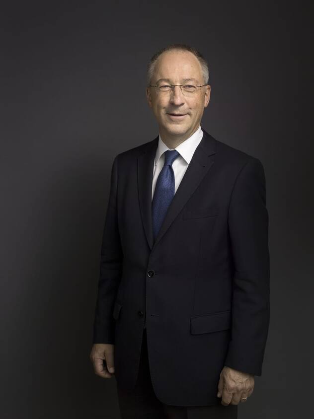 Portrait of Jens Alder, president of the board of directors of Alpiq, taken in Trimbach, Switzerland, on May 2017. (KEYSTONE/Gaetan Bally)Jens Alder, Verwaltungsratspraesident von Alpiq, portraitiert am 18. Mai 2017 in Trimbach. (KEYSTONE/Gaetan Bally)
