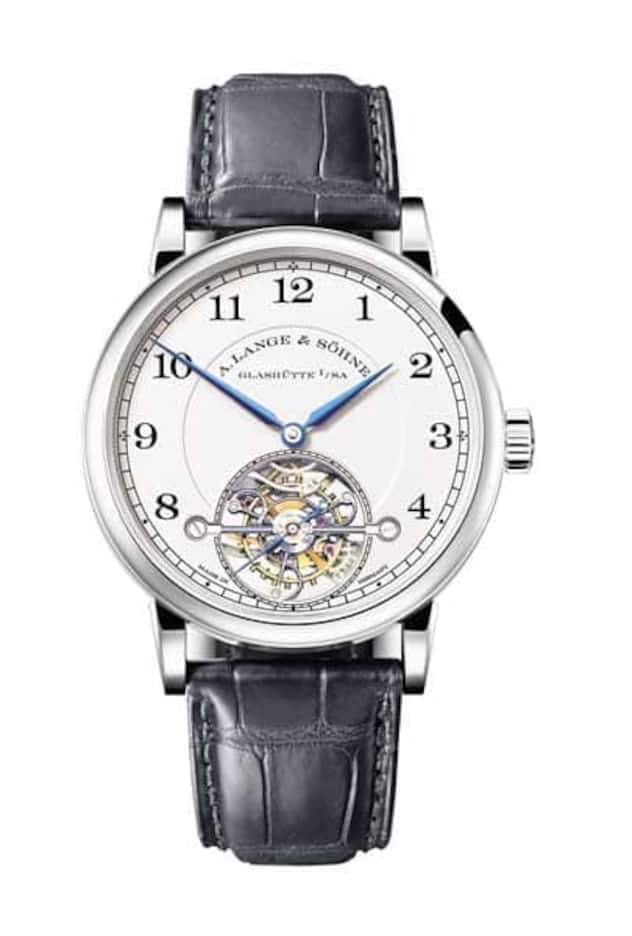 Lange & Söhne - Höchste Präzision: 1815 TourbillonErstmals kombiniert eine Uhr von Lange & Söhne den Sekundenstopp für das Tourbillon mit der Zeigereinstellung Zero-Reset. Im Zusammenspiel sorgen die beiden patentierten Mechanismen dafür, dass sich die Uhr sekundengenau anhalten und noch einfacher einstellen lässt. Das zurückhaltende Design dient der optimalen Ablesbarkeit.Preis Platin: 190'500 Franken; Roségold: 155'300 Franken