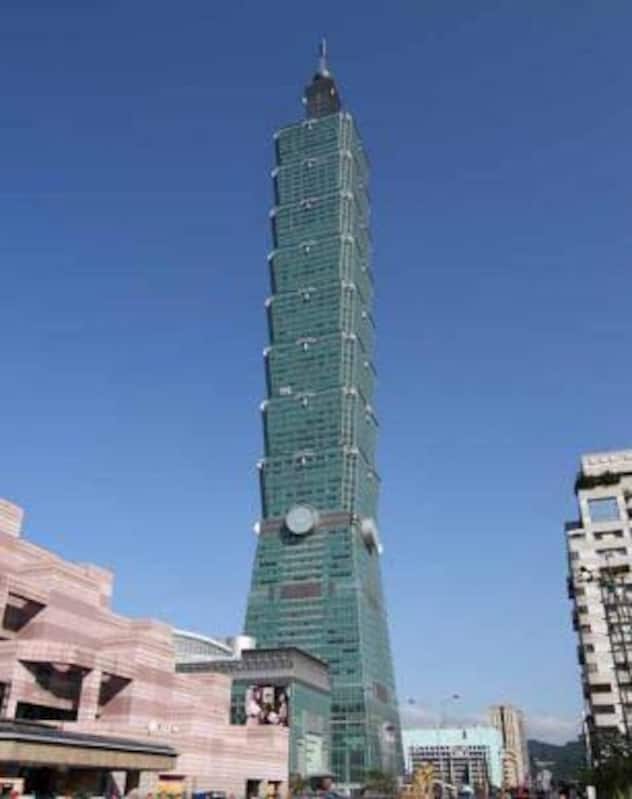 4. Platz: Taipei 101 - Taipei, Taiwan. Praktisch die dreifachen Kosten des Roche Tower verschlang der im 2004 erbaute Wolkenkratzer in Taiwan. Mit 508 Metern ragt das nach seinen 101-Stockwerken benannte Gebäude weit über die Skyline der Stadt.