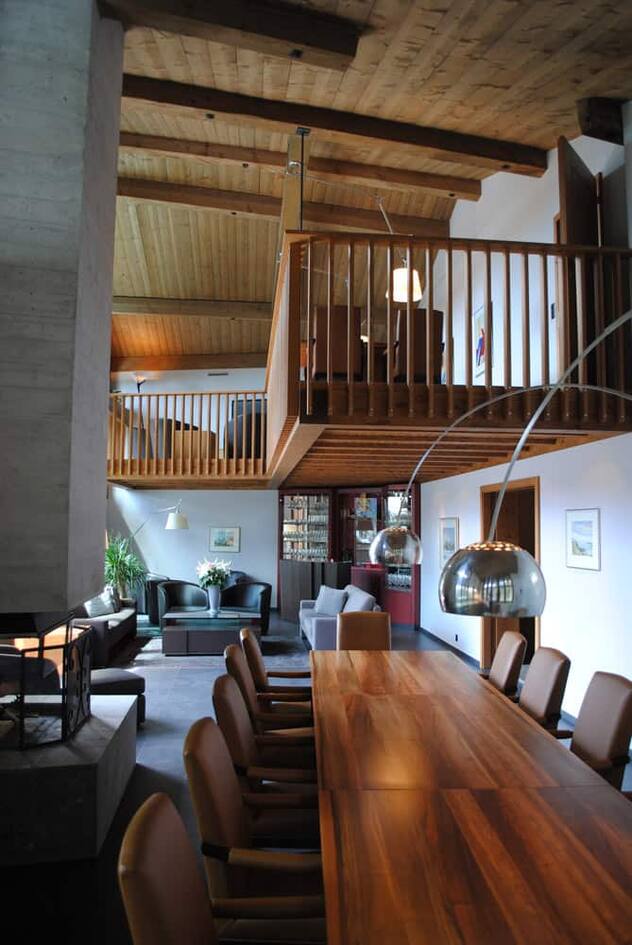 ... Essbereich, welcher auch ein Cheminée und eine Bar umfasst.