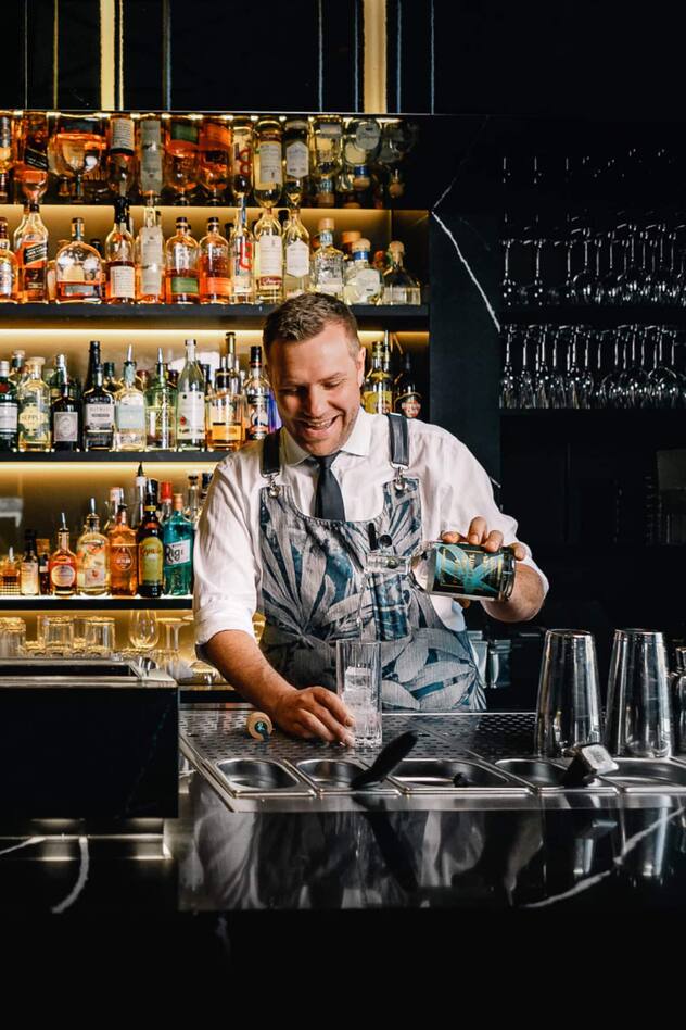 ... Barkeeper Dirk Hany sind jeweils für den Dry January gewappnet.